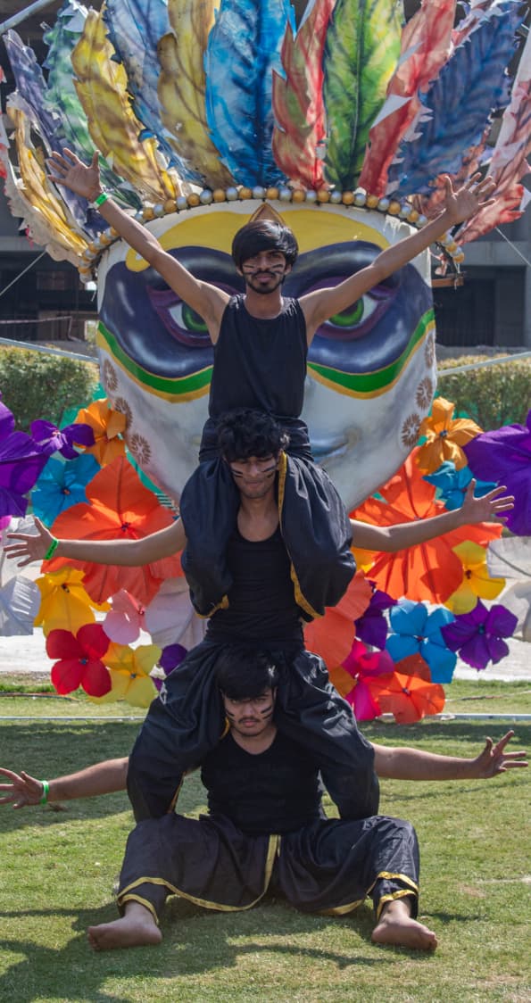 रिदम रनवे' के रैंप पर दिखा मॉडर्न और माइथोलॉजिकल फ़ैशन का अनूठा संगम