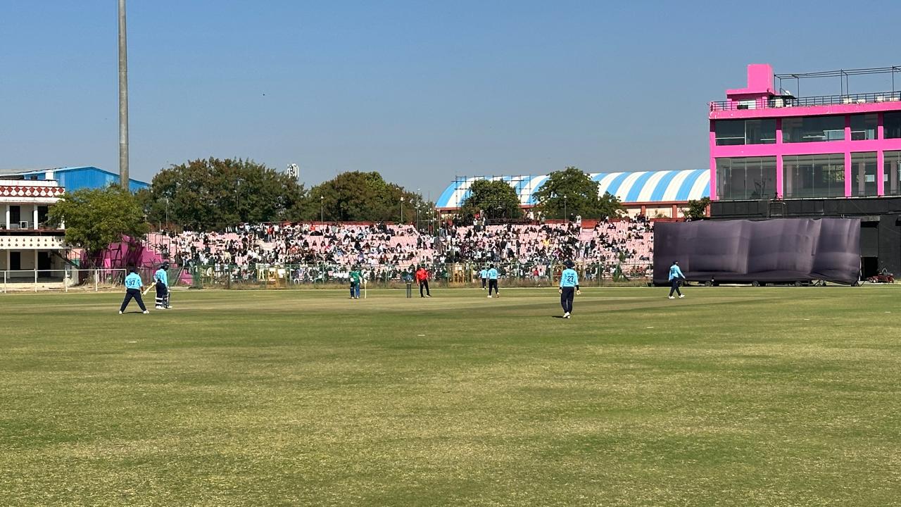 जयपुर में रोहित शर्मा का जलवा, विजय हजारे ट्रॉफी मैच देखने उमड़े क्रिकेट फैंस