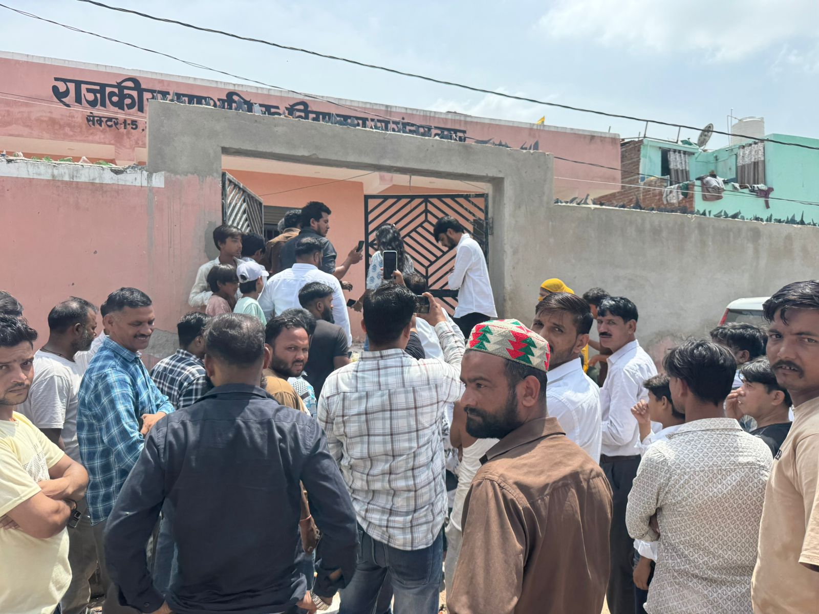 शास्त्री नगर भट्टा बस्ती में CJP टीम ने किया राजकीय प्राथमिक विद्यालयों का निरीक्षण, प्रशासन को 7 दिन का अल्टीमेटम