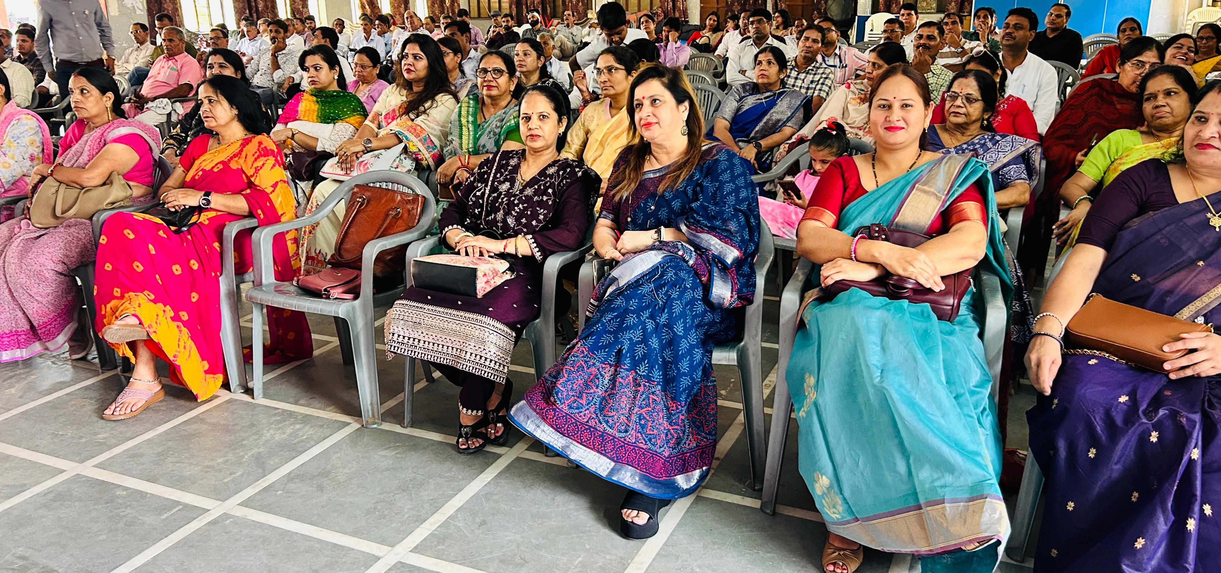 राजस्थान शिक्षक संघ (सियाराम) का जिला शैक्षिक सम्मेलन आयोजित हुआ जिसमें शिक्षकों ने बढ़ चढ़कर लिया भाग