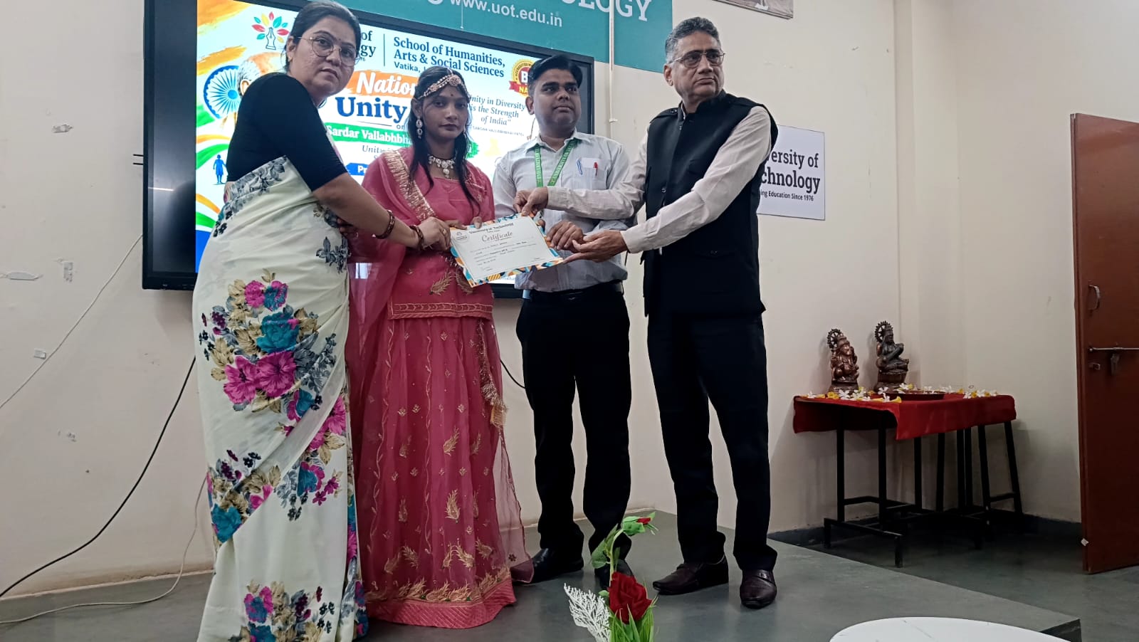 यूनिवर्सिटी ऑफ टेक्नोलॉजी में सरदार वल्लभभाई पटेल की जयंती एवं राष्ट्रीय एकता दिवस हर्षोल्लास के साथ मनाया गया