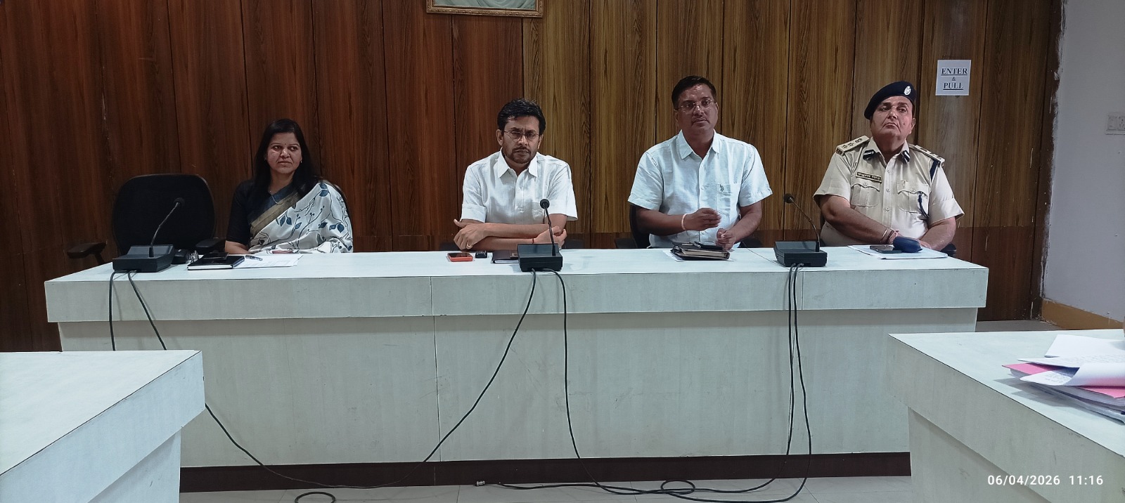 आबकारी आयुक्त ने ली समीक्षा बैठक, कार्य का समयबद्ध निस्तारण के दिए निर्देश