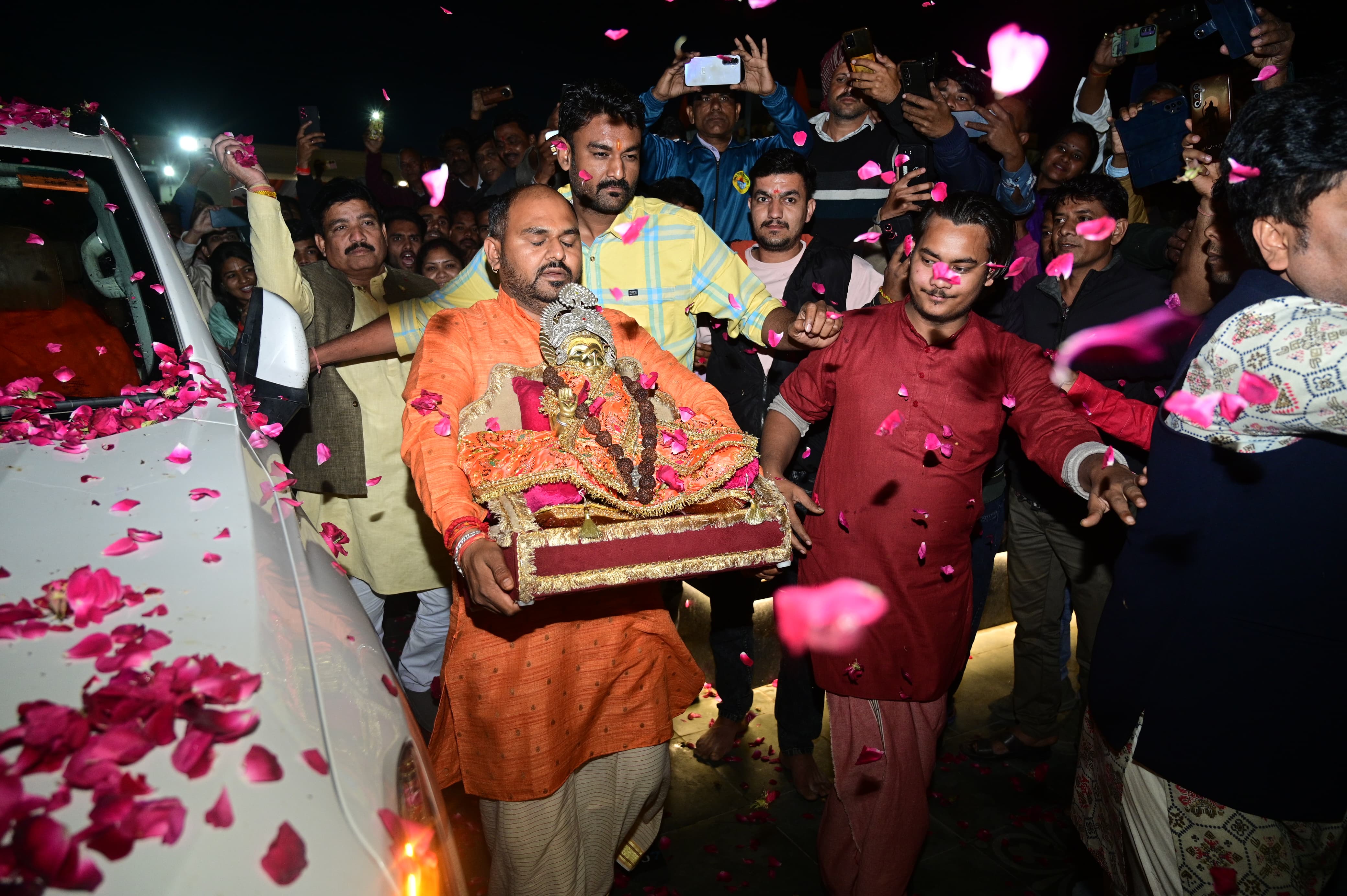 गौ महोत्सव व श्रीराम कथा के दौरान रामगंजमंडी में रेल यात्रियों को बड़ी राहत