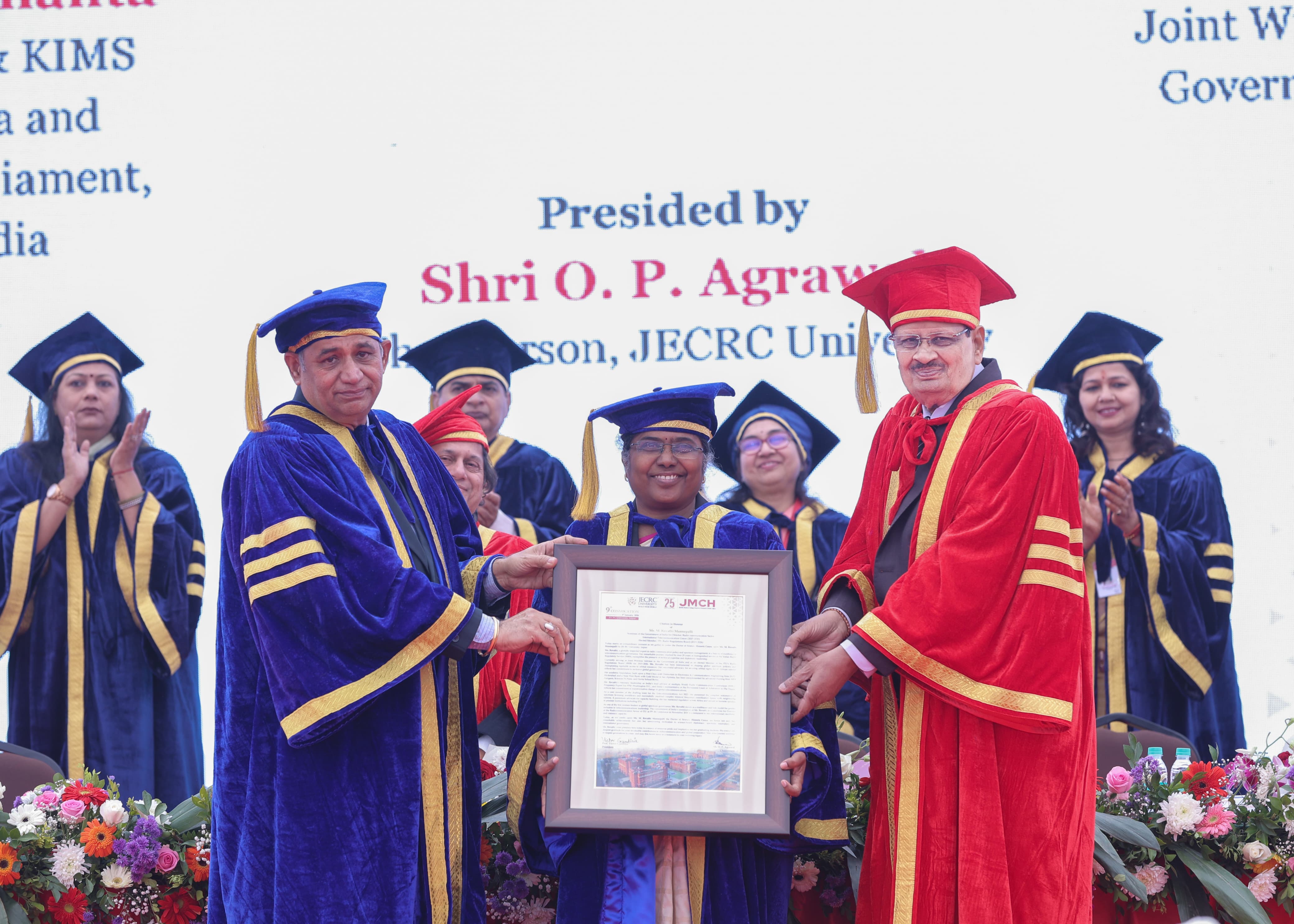 सक्सेस का असली मतलब सोसाइटी को वापस देना है: प्रो. अच्युता सामंत ने जेईसीआरसी ग्रेजुएट्स को सिखाया ’आर्ट ऑफ गिविंग'