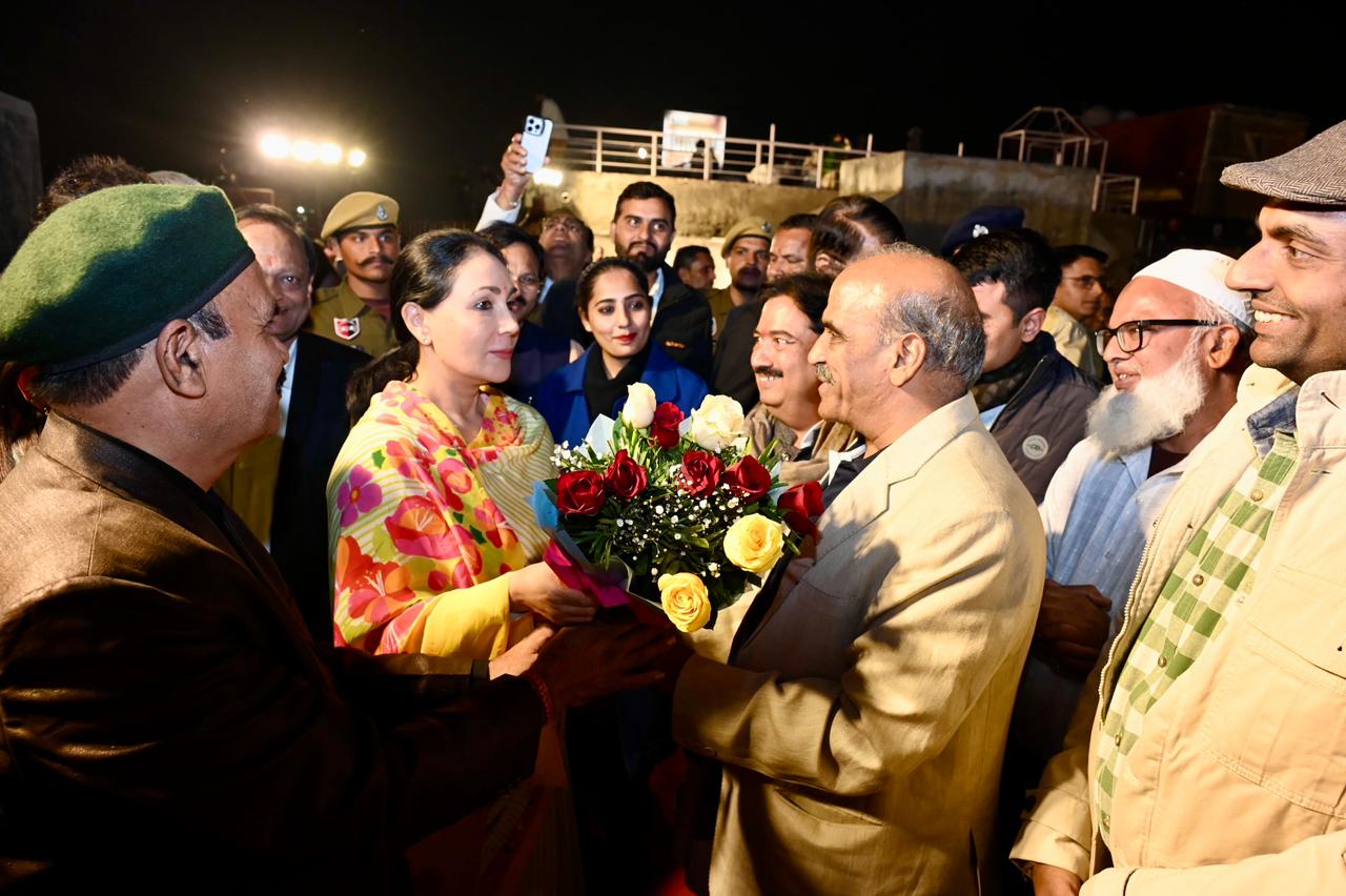 उपमुख्यमंत्री दिया कुमारी की उपस्थिति में पतंग उत्सव के दूसरे चरण में हुई भव्य आतिशबाजी और आसमान में जगमगाई उड़ती हुई लालटेन