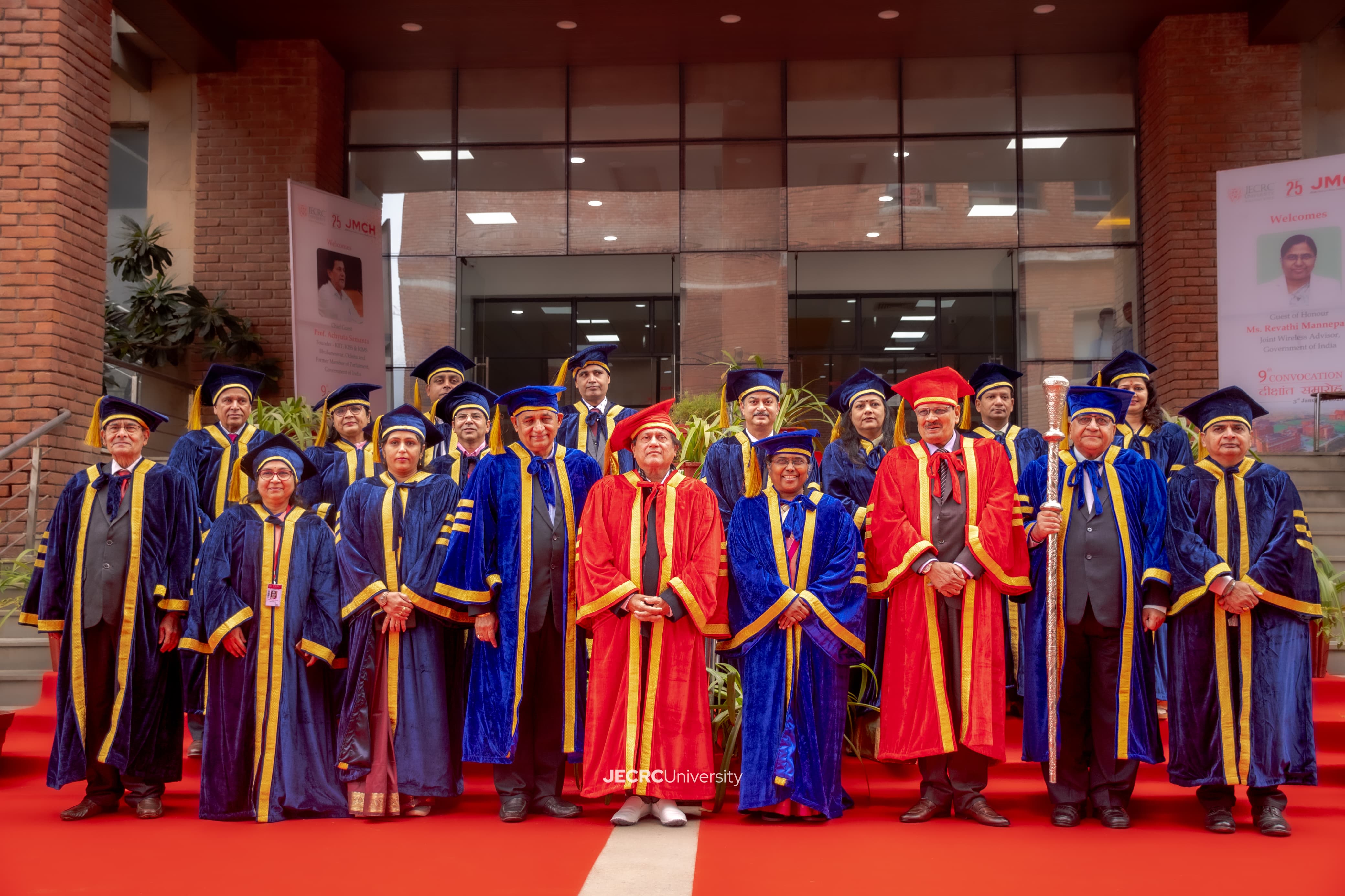 सक्सेस का असली मतलब सोसाइटी को वापस देना है: प्रो. अच्युता सामंत ने जेईसीआरसी ग्रेजुएट्स को सिखाया ’आर्ट ऑफ गिविंग'