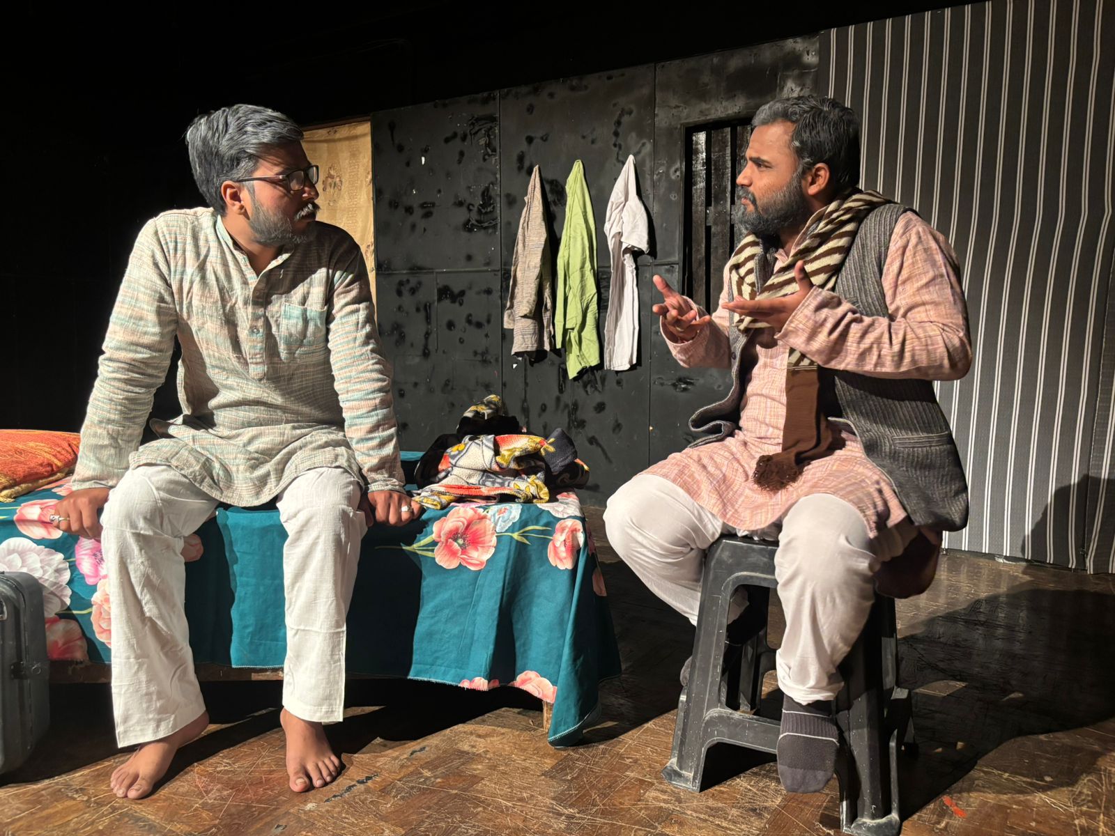 रवीन्द्र मंच के मिनी थियेटर में हुआ नाटक “बलि और शंभू“ का मंचन