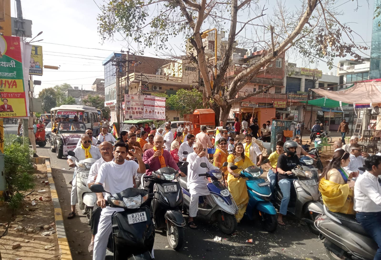 भगवान महावीर स्वामी जन्मकल्याणक पर्व पर मानसरोवर और इंजीनियर्स कॉलोनी में भव्य प्रभात फेरी