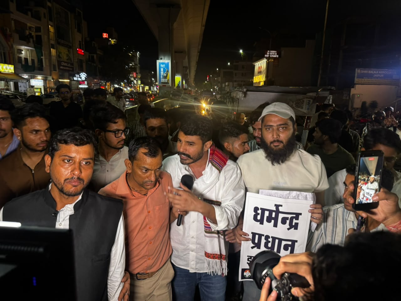 राजधानी में छात्रों की गूंज : पेपर लीक पर फूटा युवाओं का गुस्सा, अभिषेक चौधरी ने CM आवास घेराव के लिए निकला मार्च