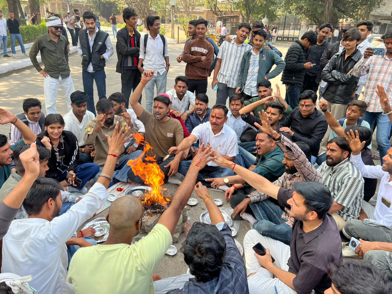 राजकीय कला महाविद्यालय कोटा से संचालित रघुनाथ व जुबली छात्रावास में प्रवेश  प्रक्रिया और गार्गीक बालिका छात्रावासों में प्रवेश दिलवाने की मांग