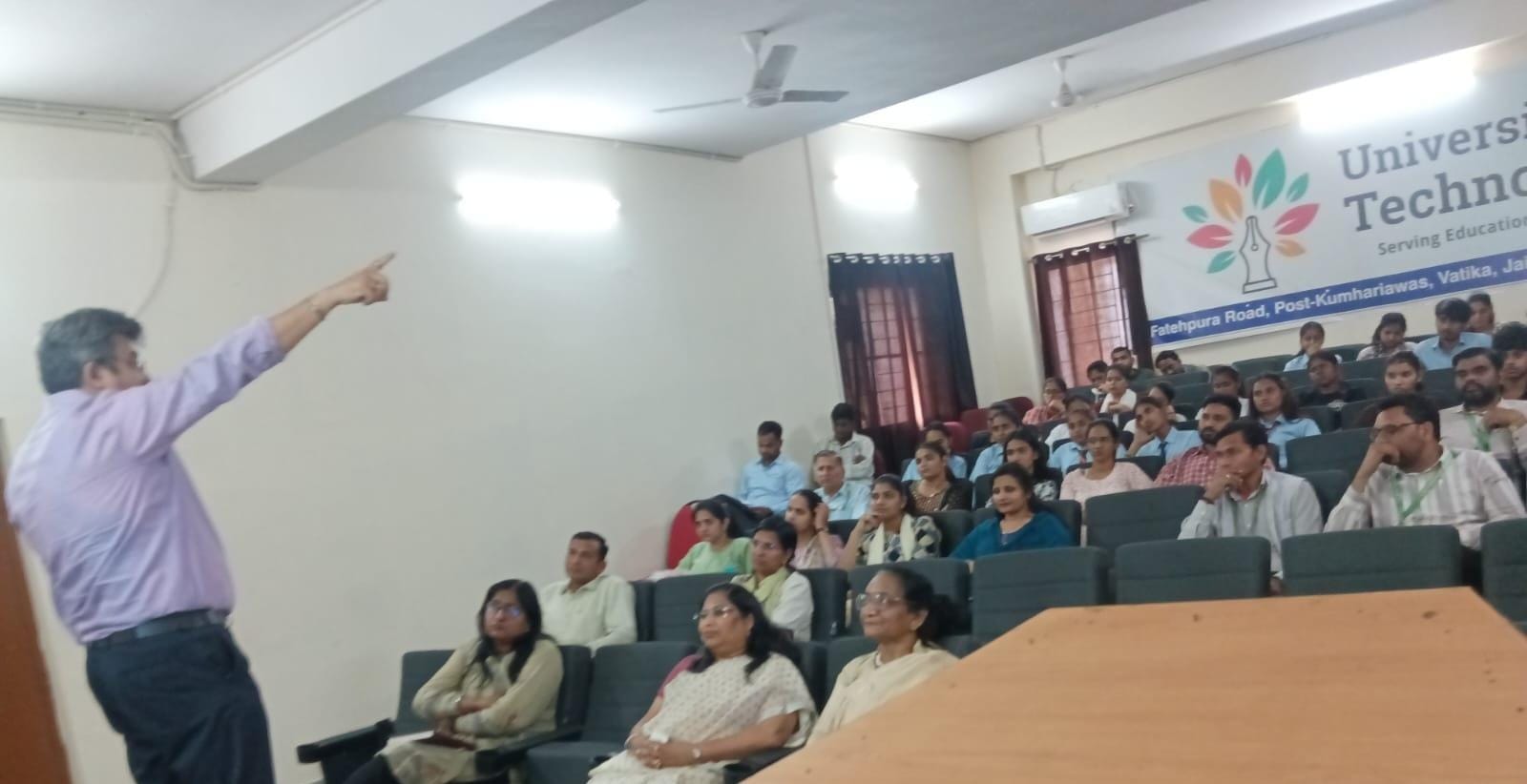 यूनिवर्सिटी ऑफ टेक्नोलॉजी, वाटिका, जयपुर में “रीजनल इन्वेस्टर अवेयरनेस सेमिनार” का सफल आयोजन ग्रामीणों की भी सक्रिय भागीदारी