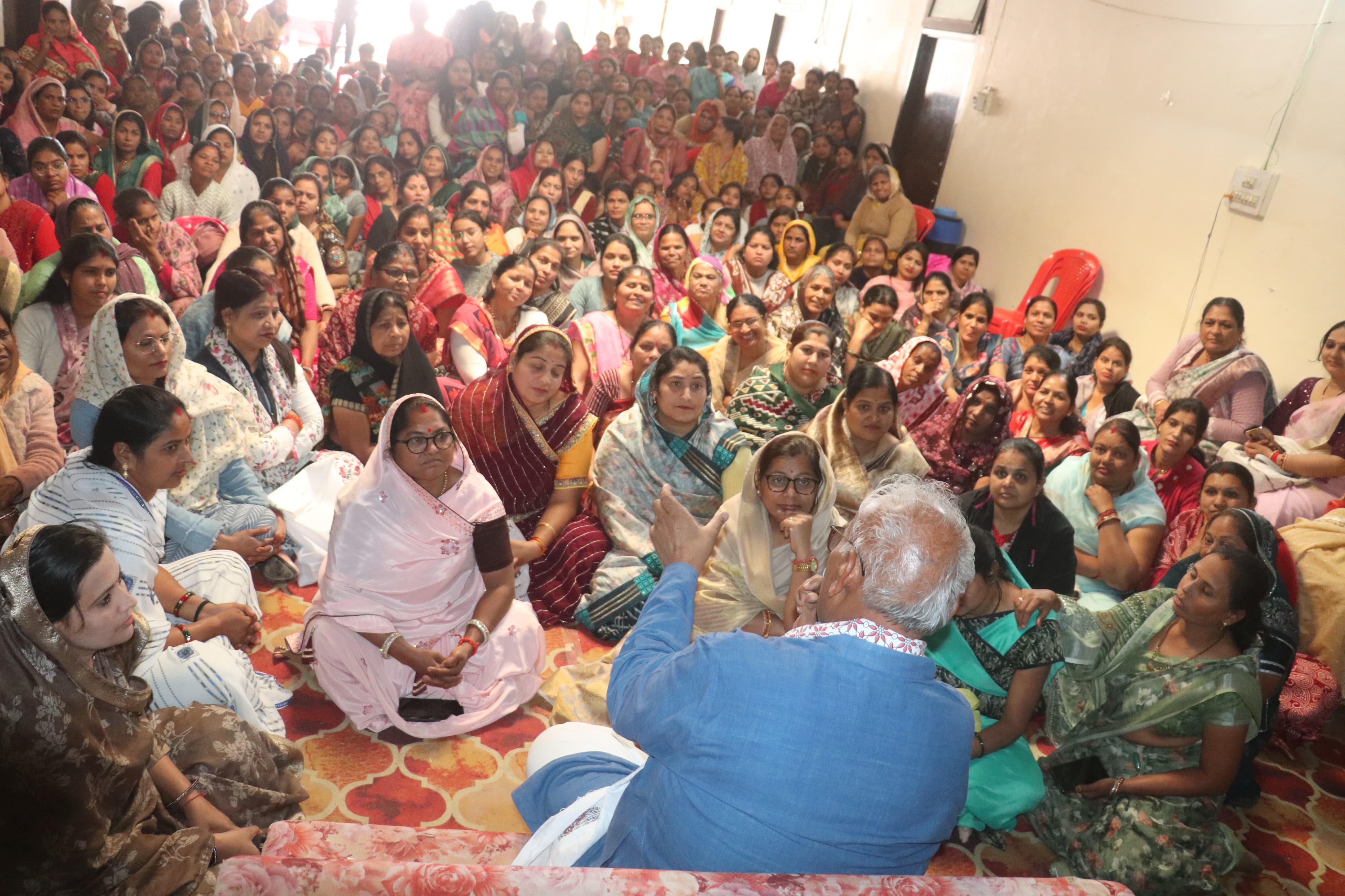 एक दर्जन से अधिक राज्य सरकार के मंत्रियों के कथा में आने की मिली स्वीकृति