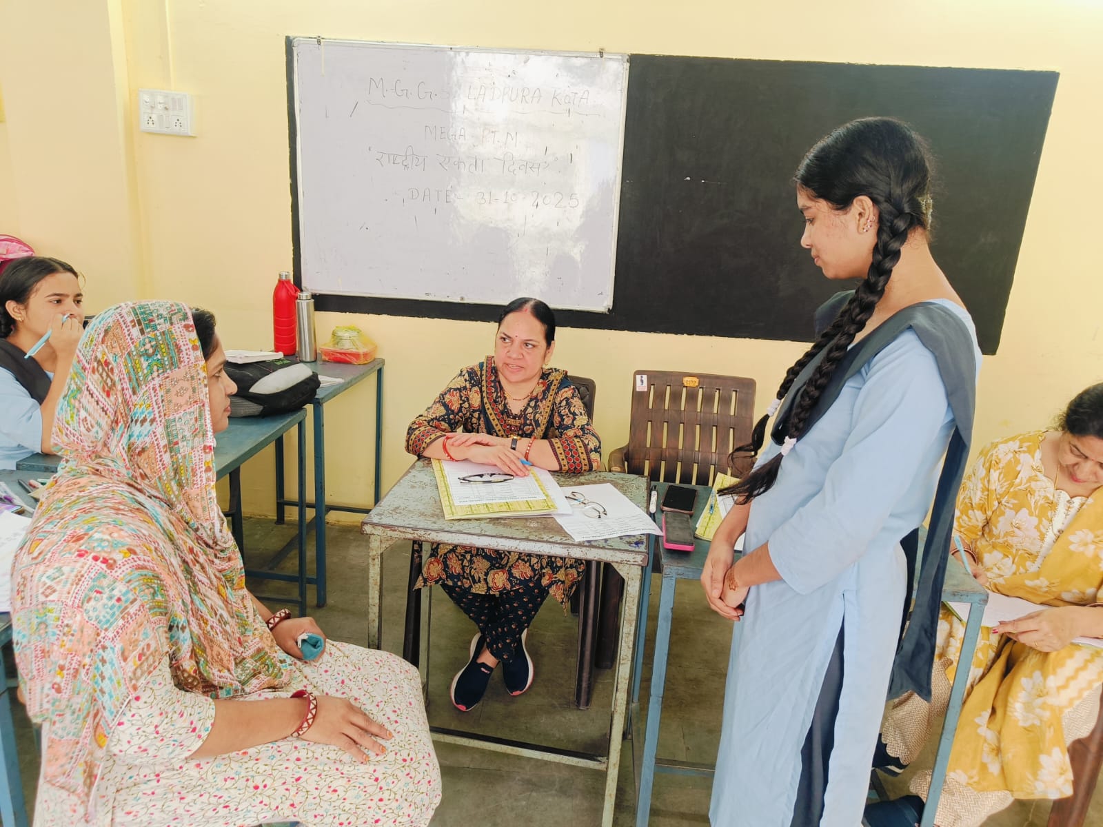 मेगा पीटीएम का सफल आयोजन, अभिभावकों ने दिखाया उत्साह