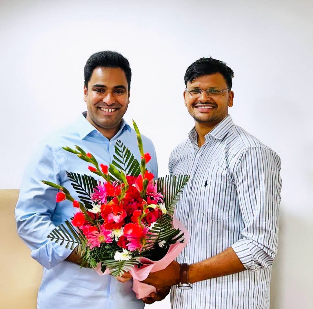 नवनियुक्त AICC सचिव एवं उत्तर प्रदेश के सह-प्रभारी वरुण चौधरी से रोहिताश कुमार मीणा की मुलाकात