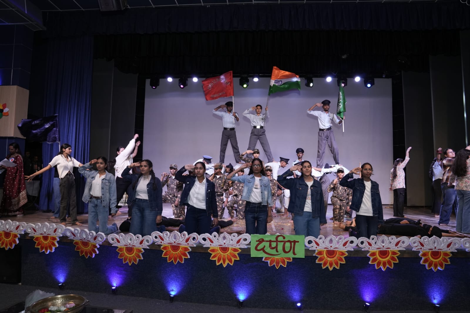 रावत पब्लिक सीनियर सेकंडरी स्कूल के   वार्षिकोत्सव" दर्पण "का भव्य आयोजन