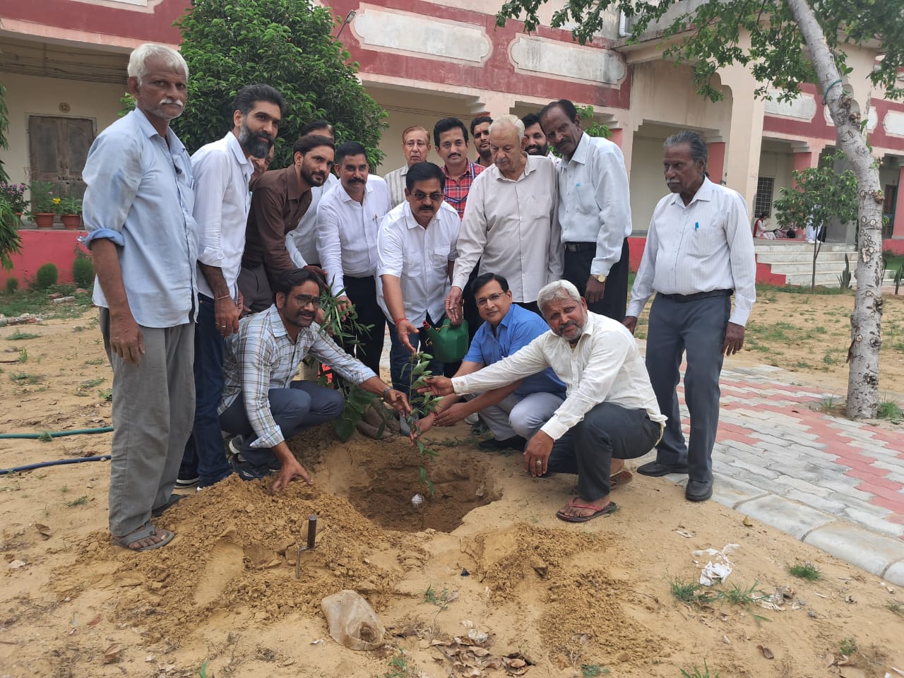 सुदर्शन सिंह सुरपुरा ने वृक्षारोपण कर सादगी से मनाया जन्मदिन