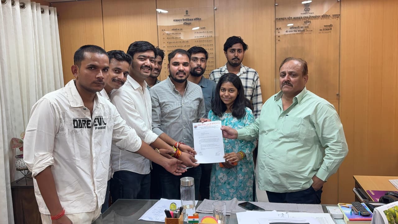 कार्डियोलॉजी परीक्षा में हुई नकल एवं अनियमितताओं के विरोध में ज्ञापन सौंपा
