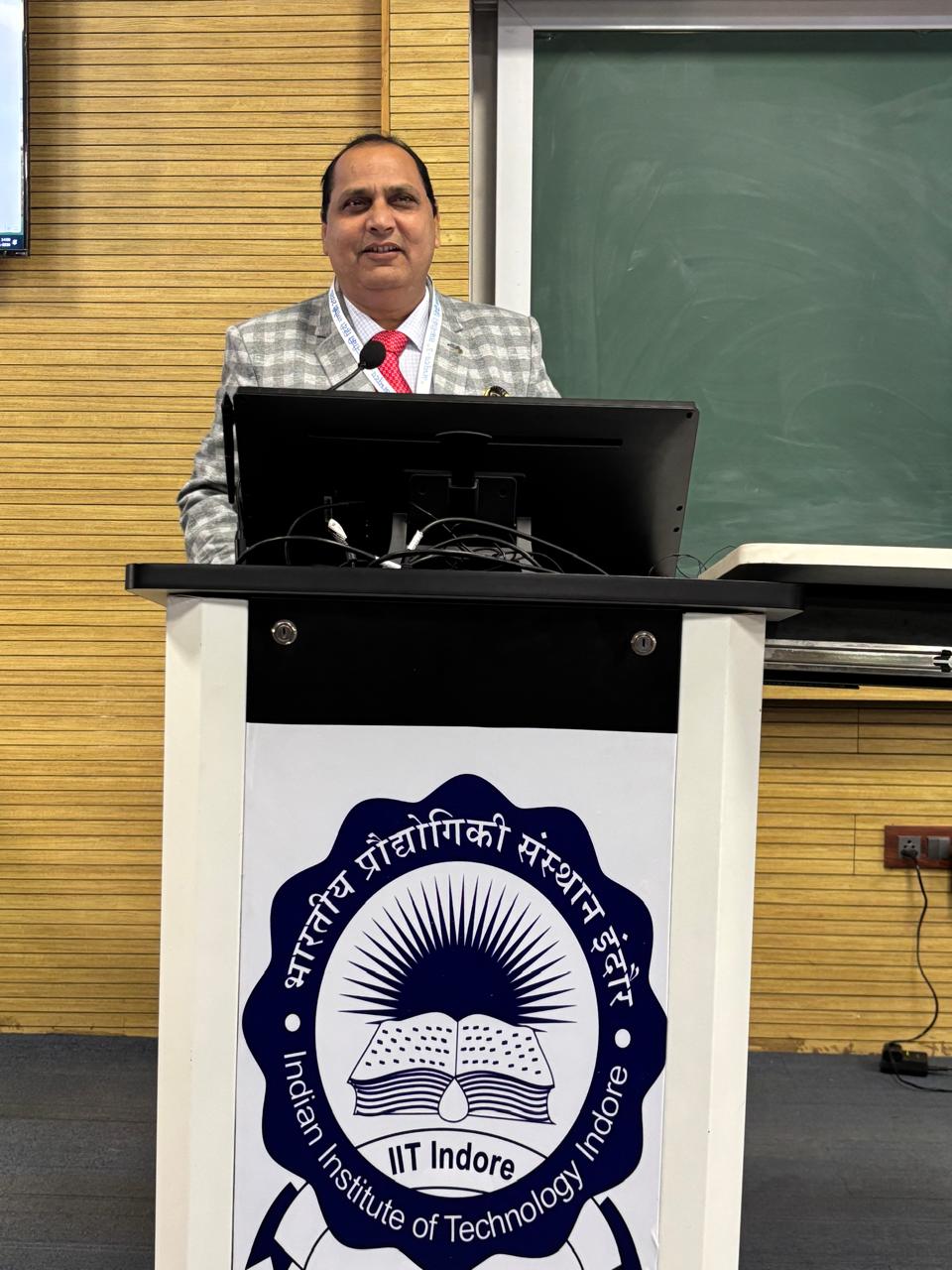 प्रो. जनक सिंह मीणा को राष्ट्रीय सेमिनार में सर्वश्रेष्ठ शोधपत्र का पुरस्कार