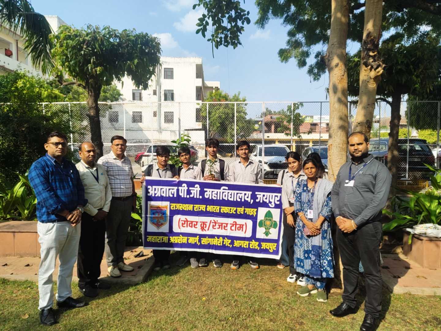 रेंजर्स एवं रोवर्स ग्रुप के छात्रों द्वारा छायादार एवं फलदार पौधारोपण कार्यक्रम आयोजित किया गया