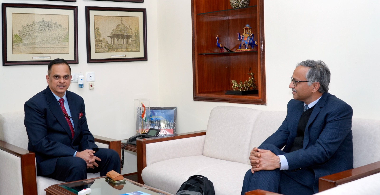 कंप्लायंस रिडक्शन एंड डी-रेगुलेशन फेज-2 के क्रियान्वयन के लिए  मुख्य सचिव के साथ भारत सरकार के प्रतिनि​धिमंडल की बैठक