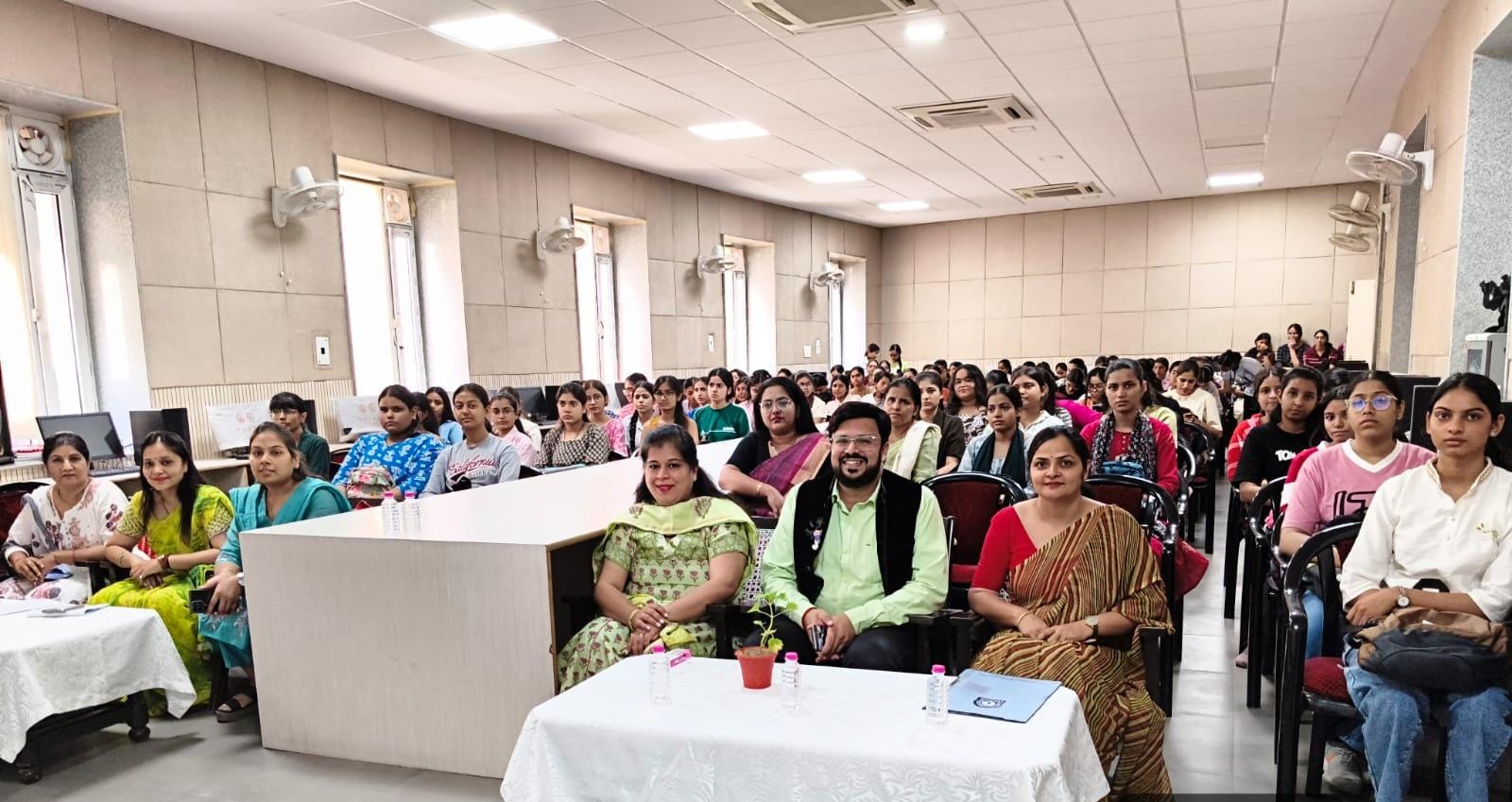 ह्यूमन एज इन एआई एरा-इनोवेशन, साॅफ्ट स्किल्स एंड सोशल इंटरप्रेन्योरशिप’ विषय पर एक व्याख्यान सत्र का आयोजन