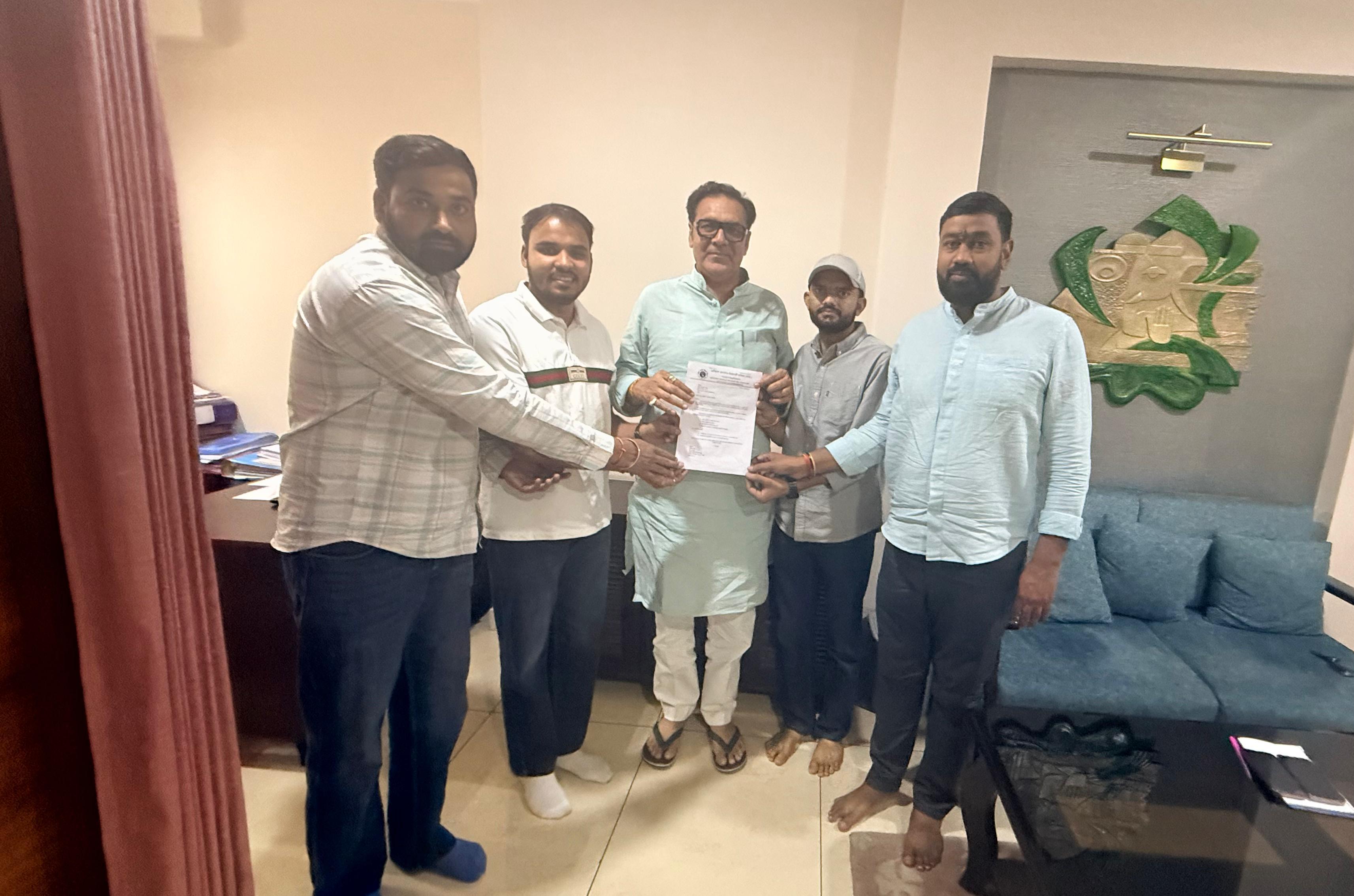 राजस्थान विश्वविद्यालय इकाई के प्रतिनिधि मंडल ने रोस्टर प्रणाली  को पारदर्शिता रखते हुए सभी वर्गों का ध्यान रखा जाए और राजस्थान विश्वविधालय कि विभिन्न समस्याओं को लेकर ABVP ने सिंडिकेट सदस्य कुलदीप धनकड़ जी को सौंपा ज्ञापन