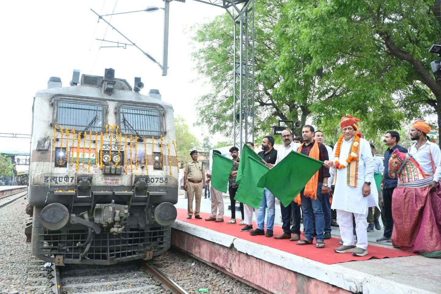 वरिष्ठ नागरिक तीर्थ यात्रा योजना-2025 की आखिरी ट्रेन हुई रवाना