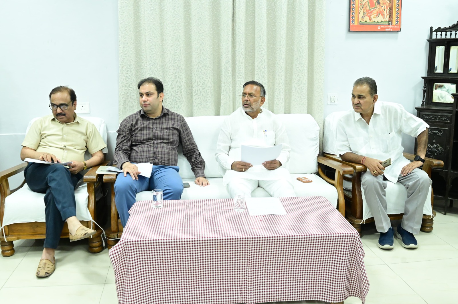 मंडियों से गेहूं का समय पर उठाव सुनिश्चित करें— एफसीआई कोटा संभाग में रोटेशन के आधार पर रेक लगाएं-ऊर्जा राज्य मंत्री (स्वतंत्र प्रभार)