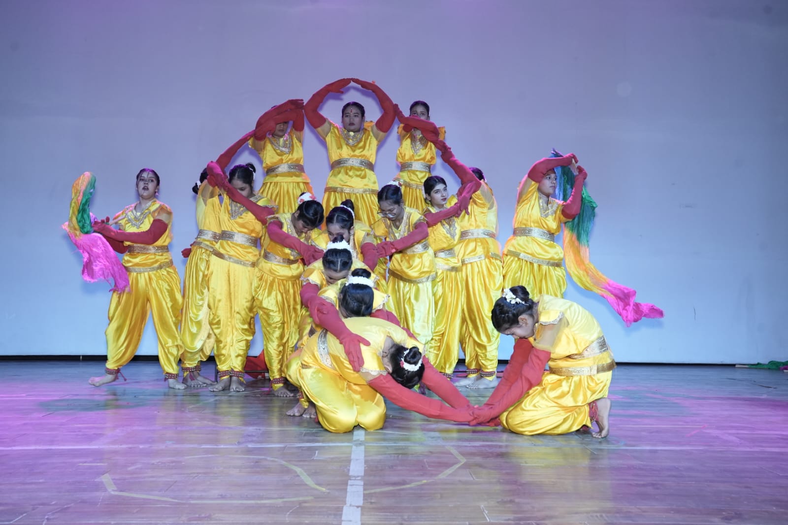 रावत पब्लिक सीनियर सेकंडरी स्कूल के   वार्षिकोत्सव" दर्पण "का भव्य आयोजन