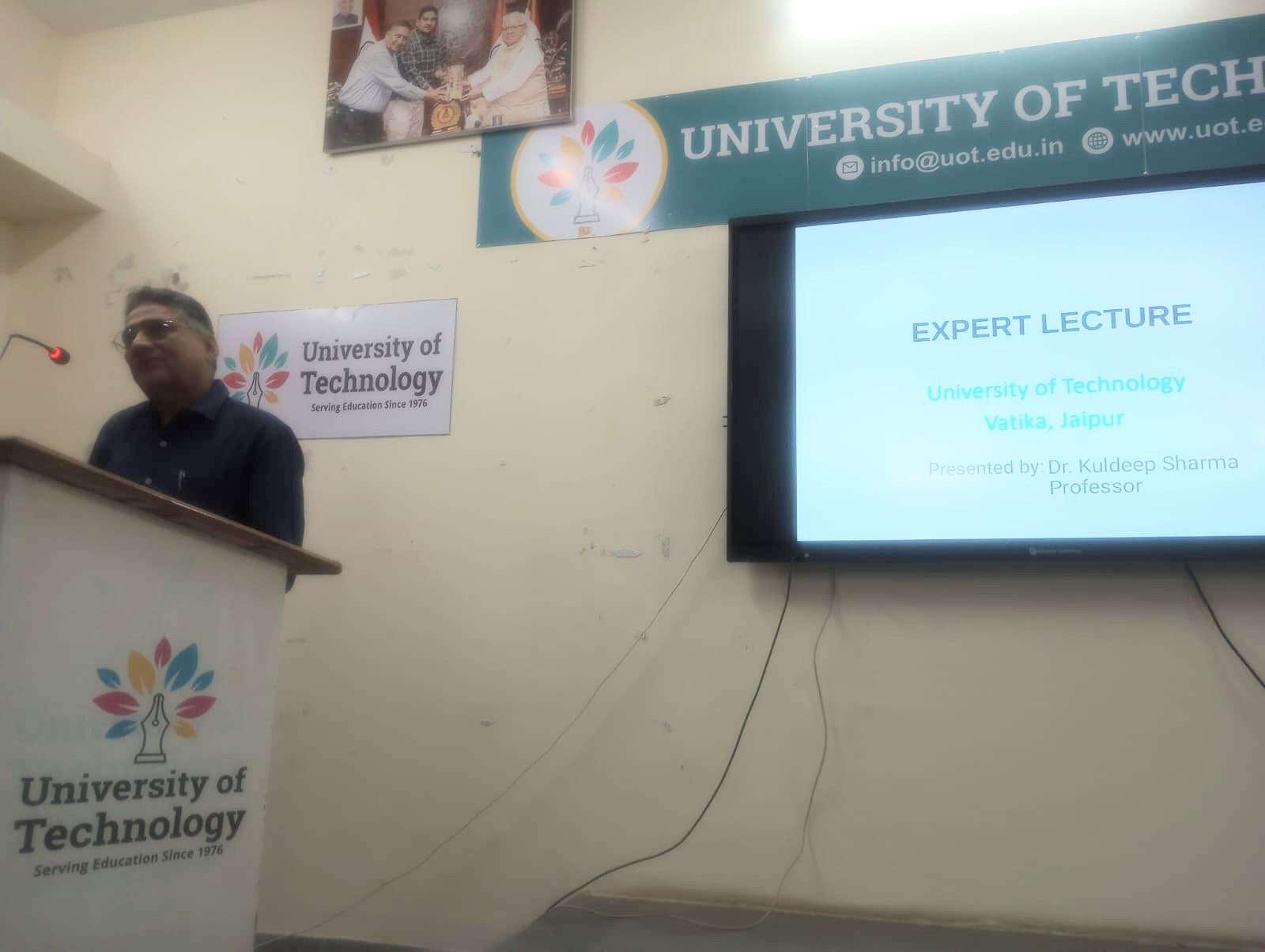 यूनिवर्सिटी ऑफ टेक्नोलॉजी, जयपुर में संकाय संवर्द्धन कार्यक्रम के तृतीय दिवस पर पाठ्यक्रम परिणाम निर्धारण एवं शोध पत्र लेखन पर विशेषज्ञ व्याख्यान आयोजित