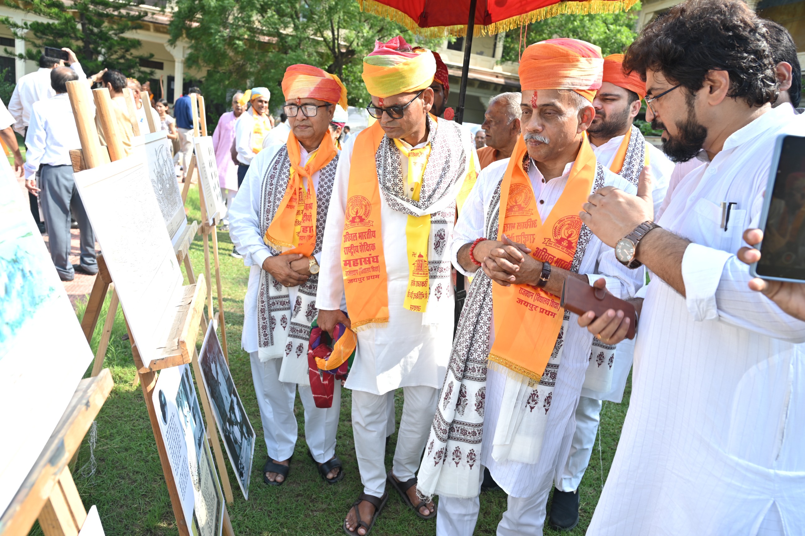 ‘हम भारत के लोग’ के संदेश के साथ जयपुर में निकली लोकमंथन यात्रा, लोक संस्कृति के विविध रंगों से सजा महारानी कॉलेज
