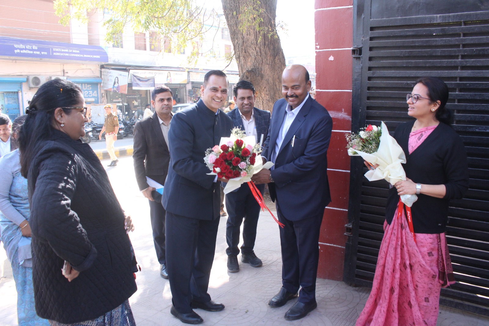 मुख्य सचिव श्री वी. श्रीनिवास पहुंचे छात्राओं के बीच, विभाग के प्रयासों की सराहना की