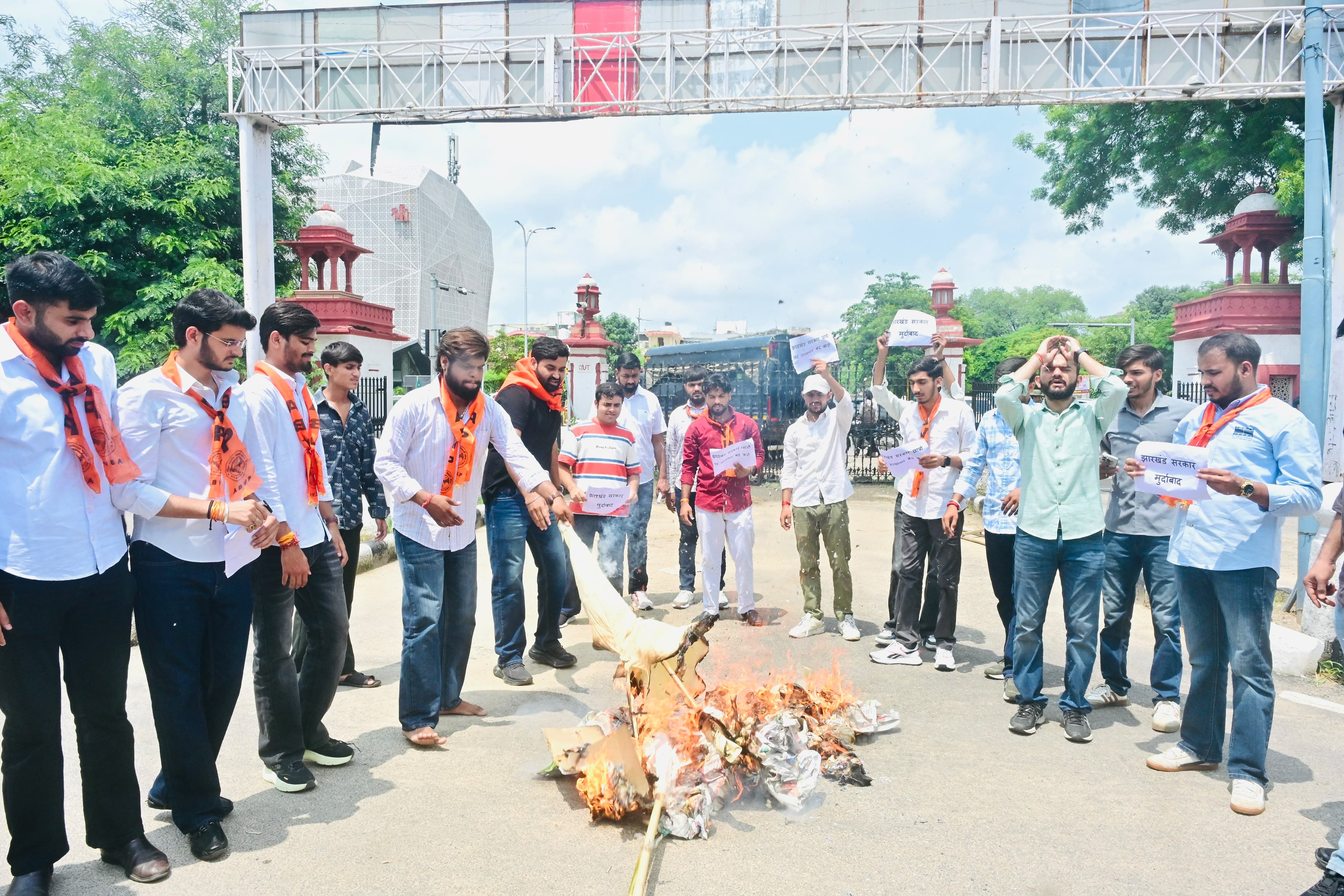JSSC एवं JPSC परीक्षा धांधली को लेकर झारखंड में शांतिपूर्ण आंदोलन कर रहे छात्रों पर बर्बर लाठीचार्ज के विरोध में आंदोलन: