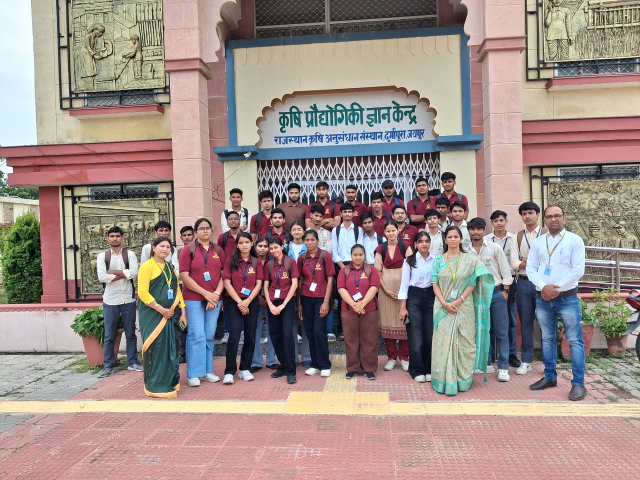 राजस्थान कृषि अनुसंधान संस्थान में पहुँचे दीपशिखा कॉलेज के विद्यार्थी