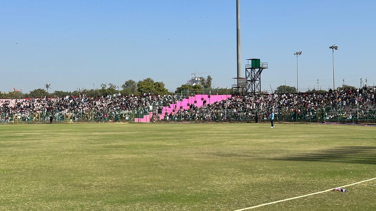 जयपुर में रोहित शर्मा का जलवा, विजय हजारे ट्रॉफी मैच देखने उमड़े क्रिकेट फैंस