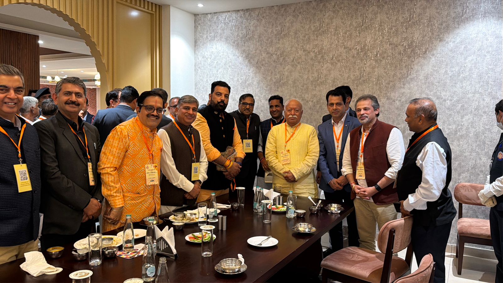 आरएसएस के उद्यमी संवाद में सरसंघचालक मोहन भागवत से मिले एलन के निदेशक नवीन माहेश्वरी