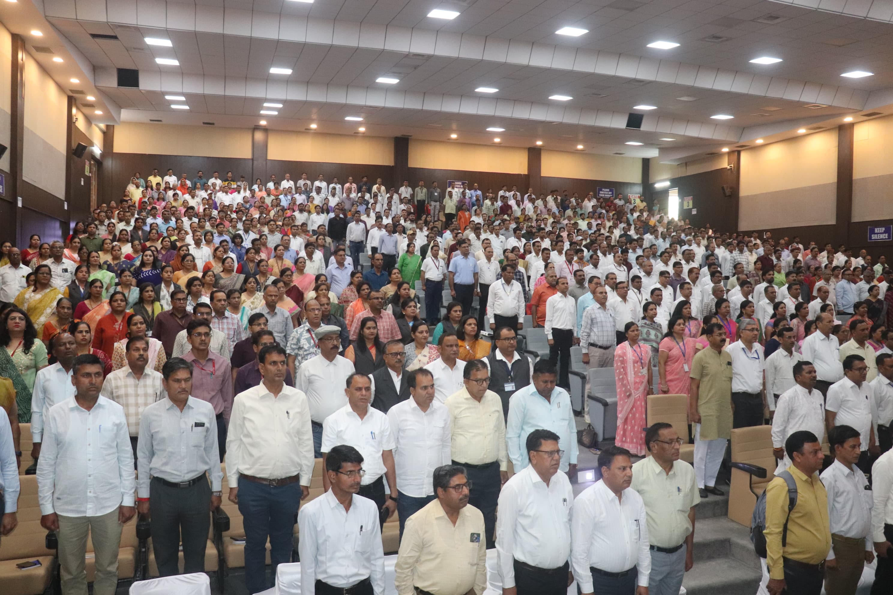 शिक्षक का जीवन दूसरों के लिए आदर्श ऐसे में नैतिक मूल्य बनाए रखना उनकी जिम्मेदारी-शिक्षा मंत्री