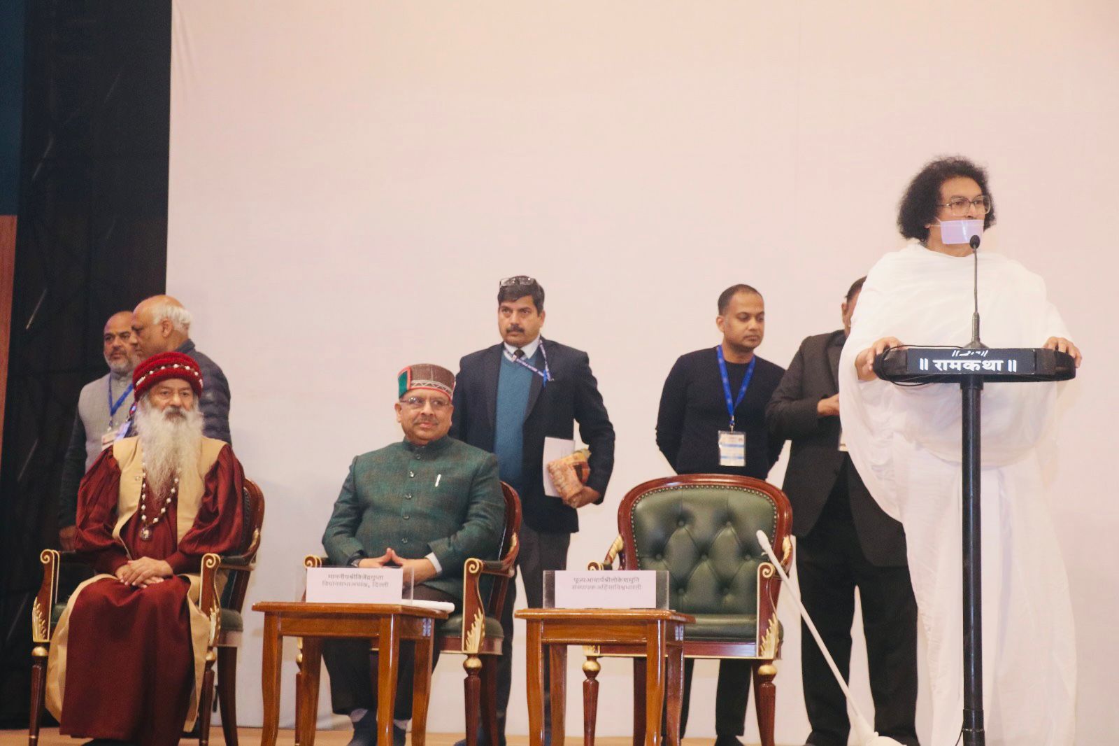 जैन आचार्य लोकेशजी द्वारा आयोजित मोरारीबापू राम कथा में दिल्ली विधानसभा के स्पीकर आए