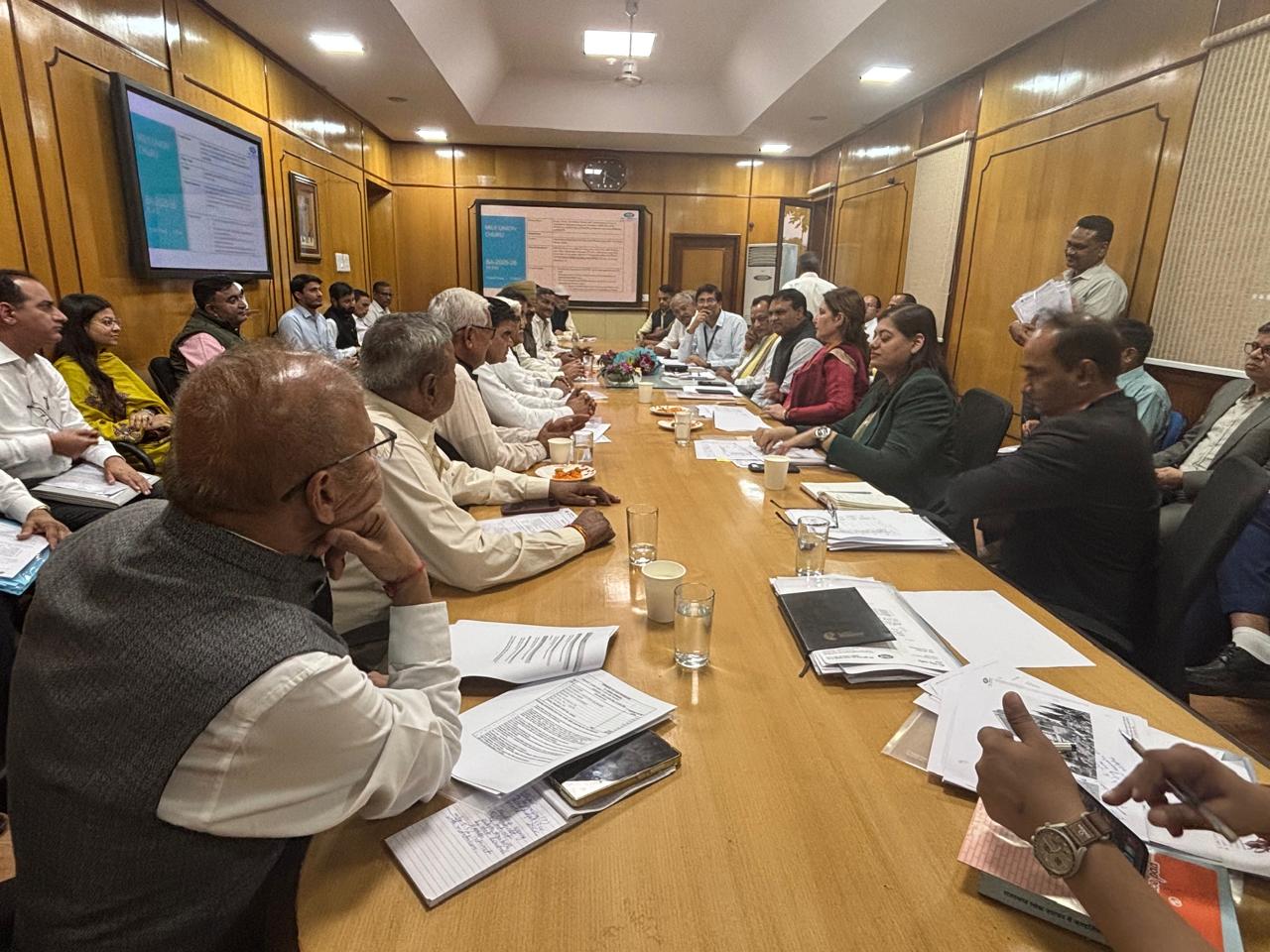 बजट घोषणाओं के क्रियान्वयन पर की विस्तृत समीक्षा