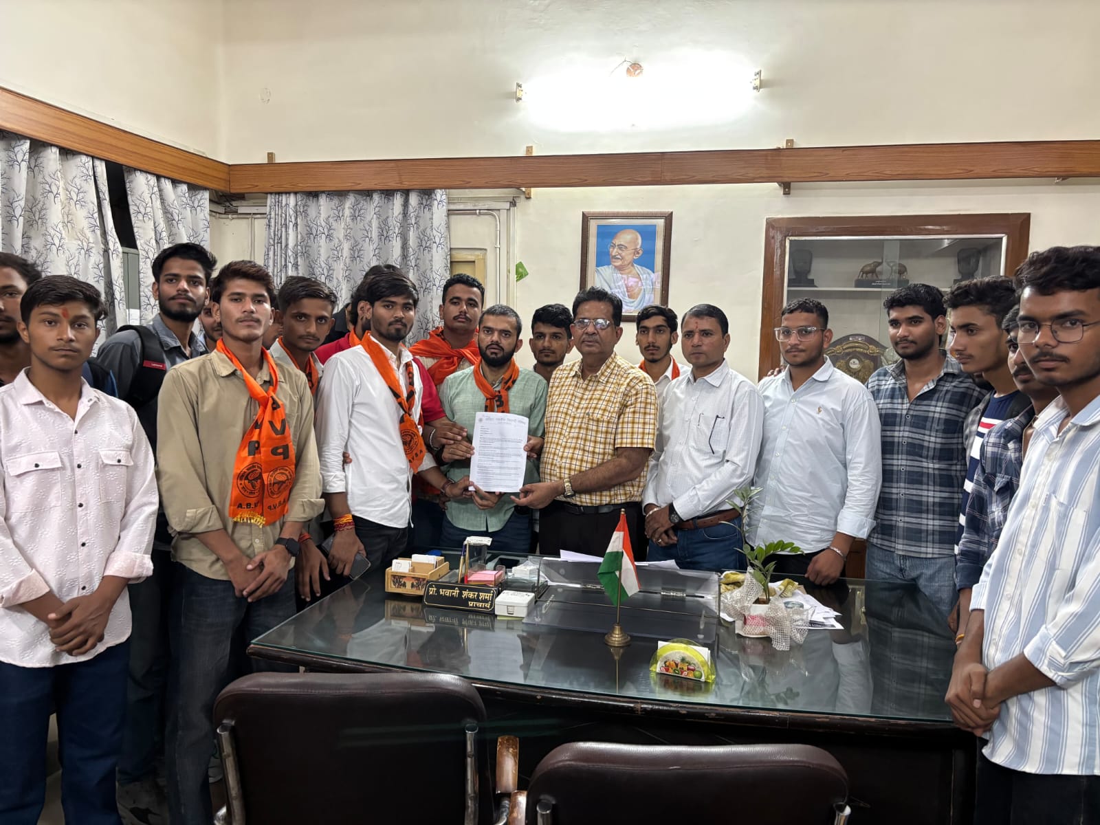 वाणिज्य महाविद्यालय की 9 सूत्रीय मांगों को लेकर ABVP ने सौंपा ज्ञापन