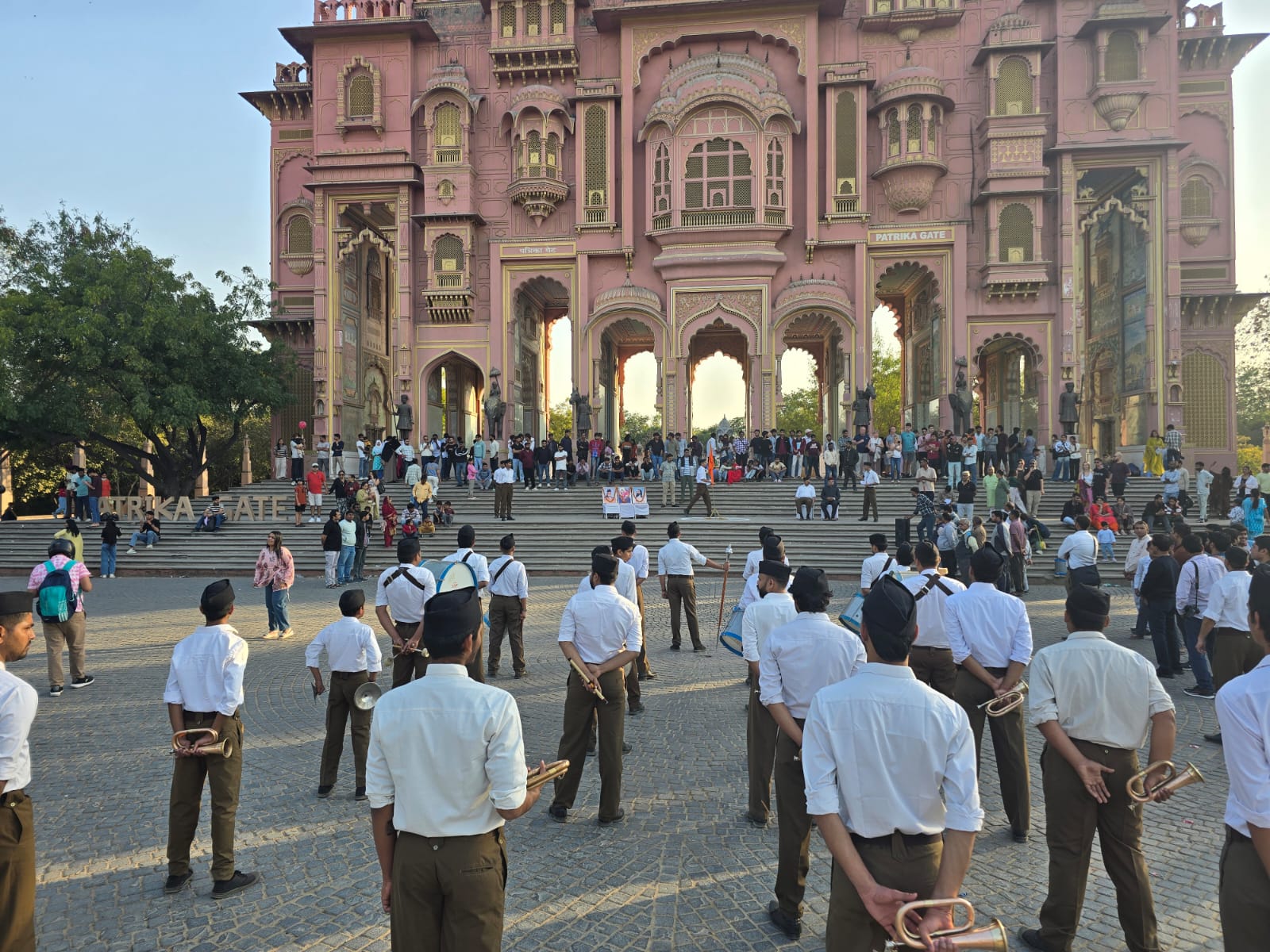 महाशिवरात्रि पर अखिल भारतीय घोष दिवस: पत्रिका गेट पर गूंजा राष्ट्रभक्ति का घोष
