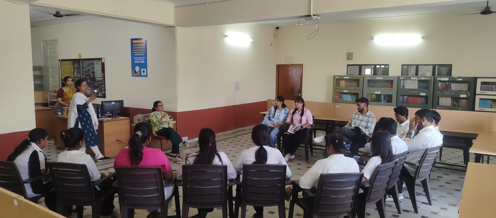 दीपशिखा ग्रुप ऑफ कॉलेजेज के केंद्रीय पुस्तकालय में विश्व पुस्तक दिवस का आयोजन