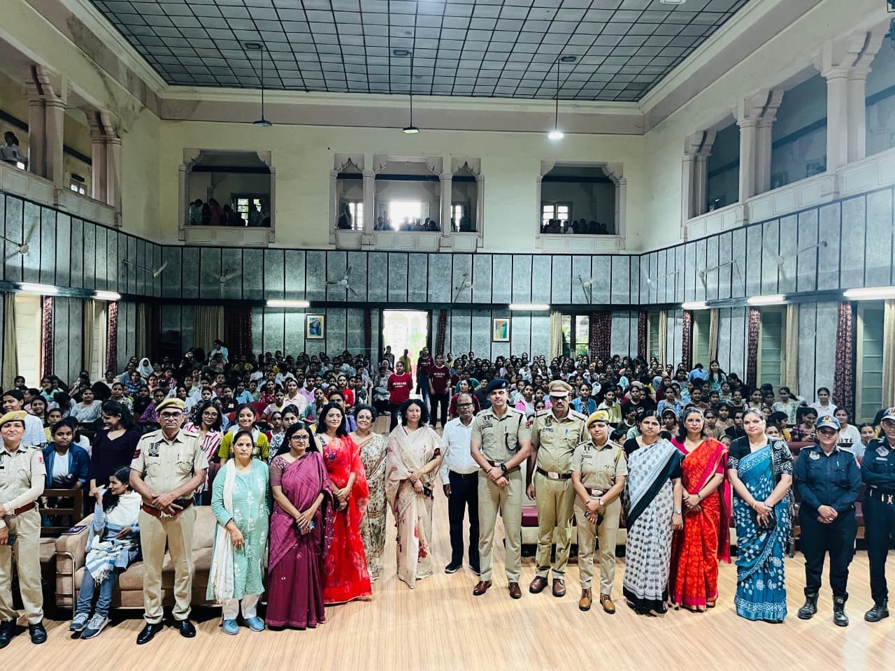 महारानी महाविद्यालय में ओरिएंटेशन और महिला सुरक्षा जागरूकता कार्यक्रम आयोजित
