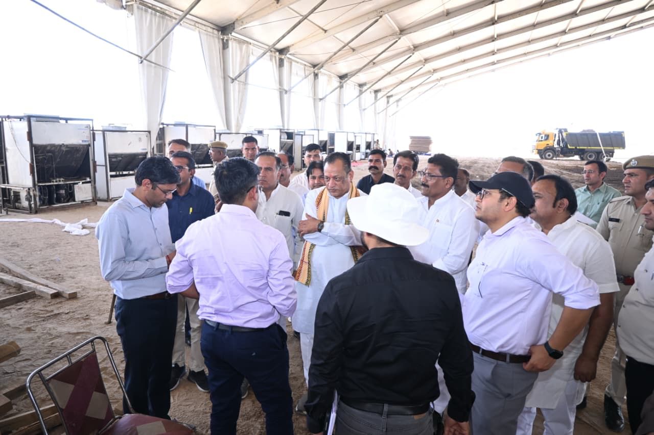 पीएम की जनसभा के लिए प्रभारी मंत्री कुमावत ने पीले चावल देकर दिया न्यौता