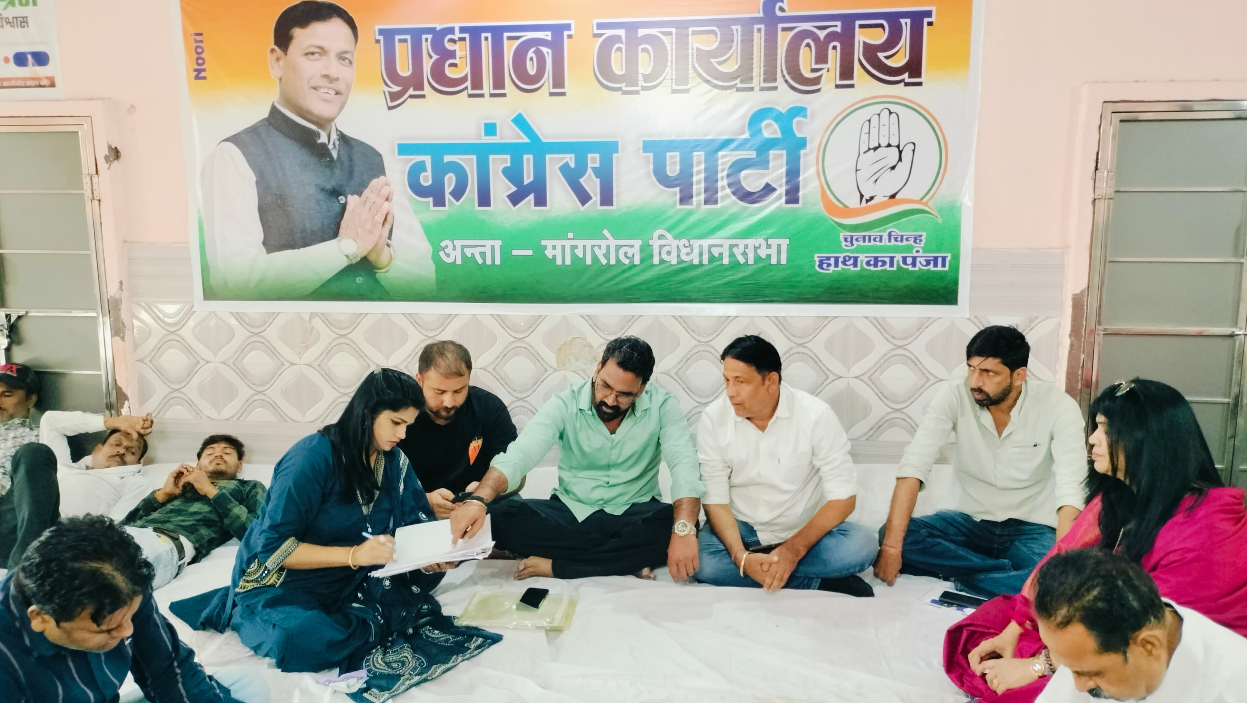 थामली पंचायत में घर घर जाकर किया जन संपर्क