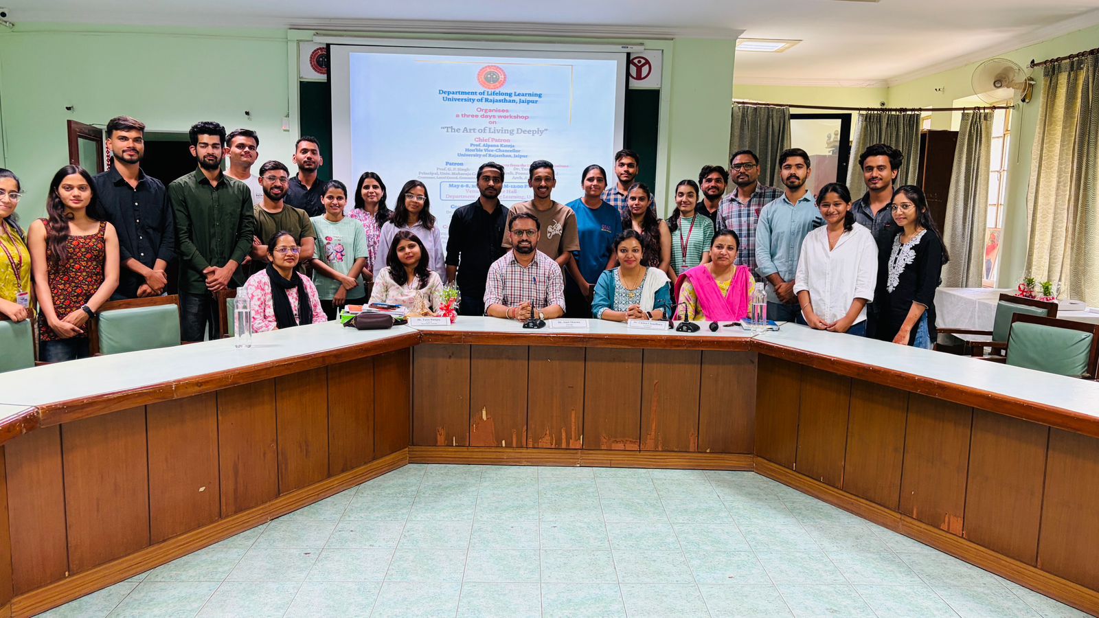 गहराई से जीवन जीने की कला: राजस्थान विश्वविद्यालय में त्रि-दिवसीय कार्यशाला का शुभारंभ