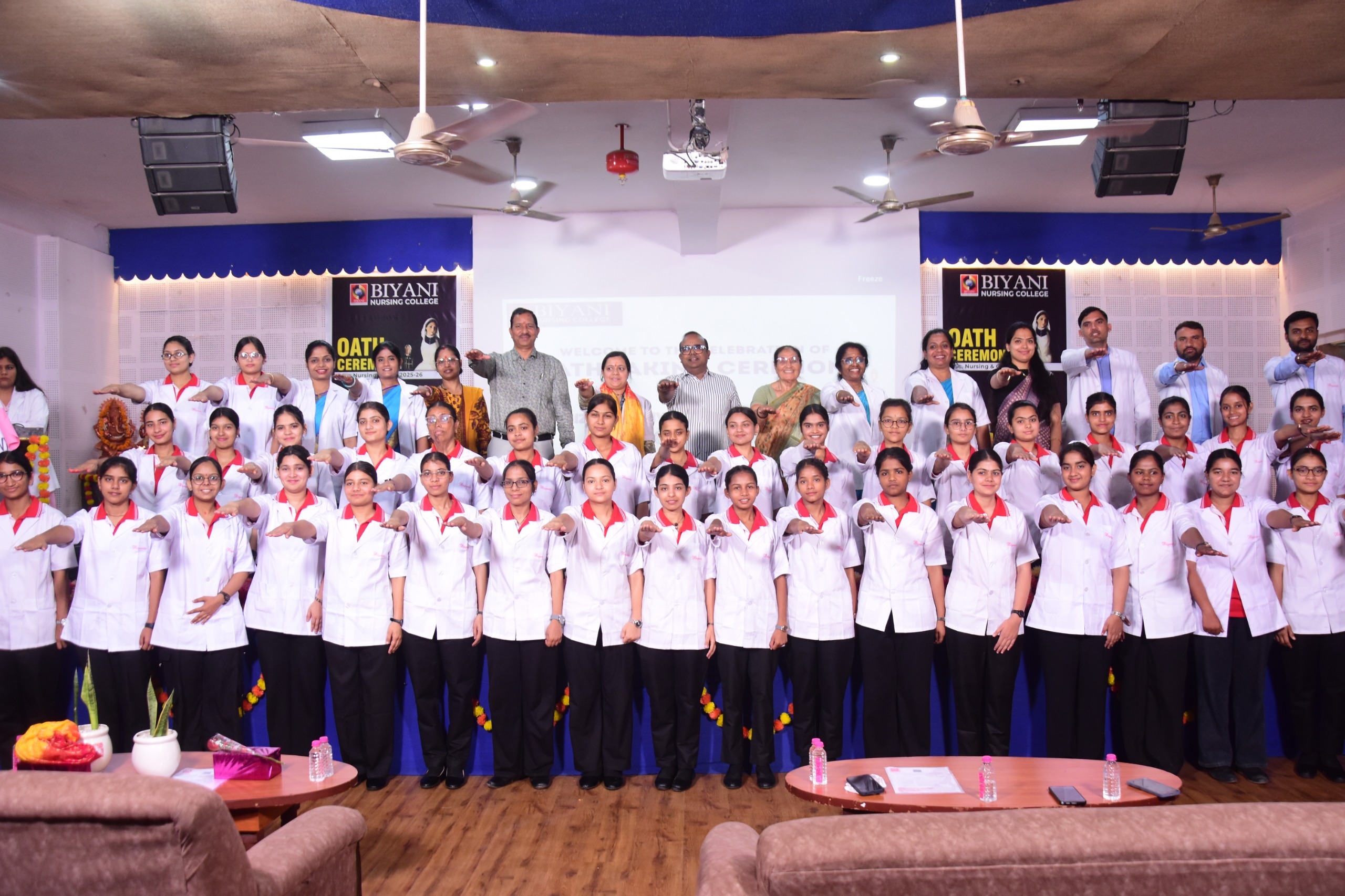 बियानी नर्सिंग एंड पैरामेडिकल साइंस में बीएससी नर्सिंग व जीएनएम विद्यार्थियों का शपथ ग्रहण समारोह आयोजित