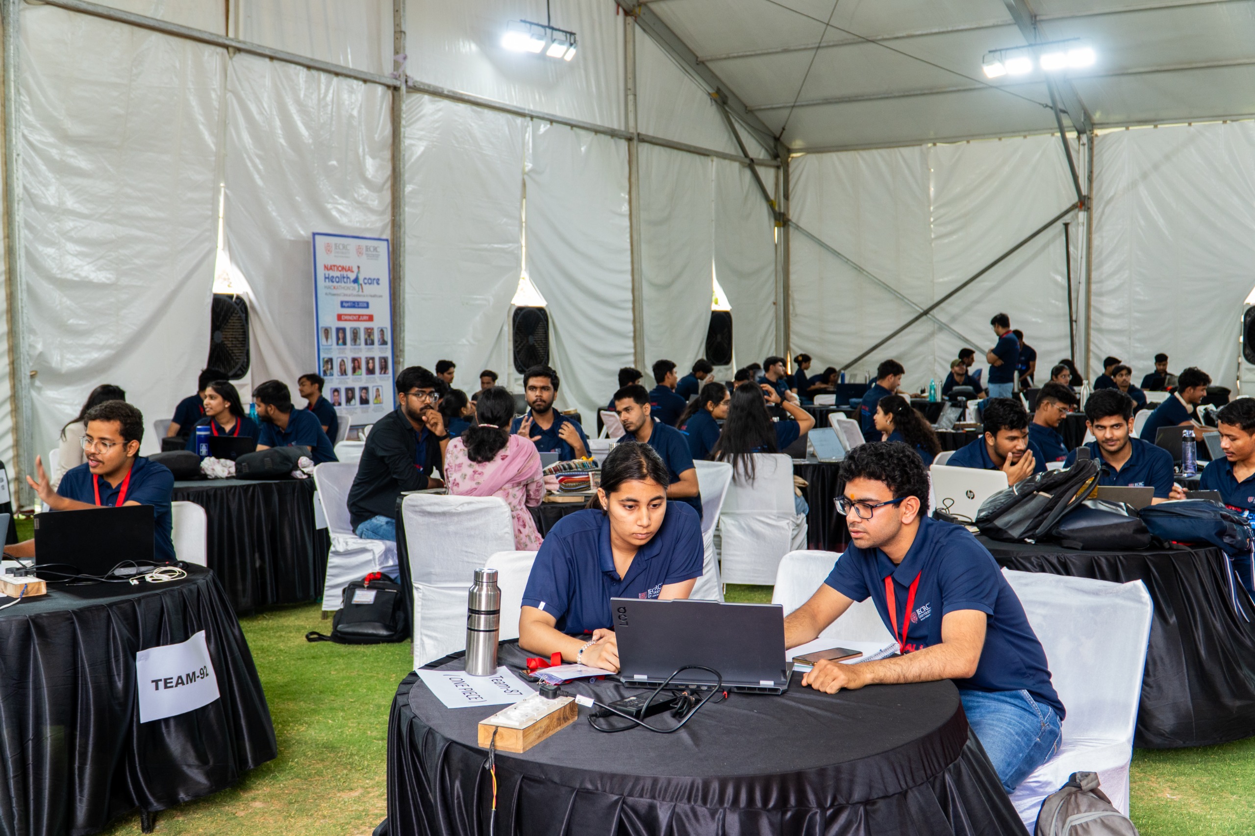 हेल्थकेयर चुनौतियों के समाधान में जुटी देशभर की टीमें