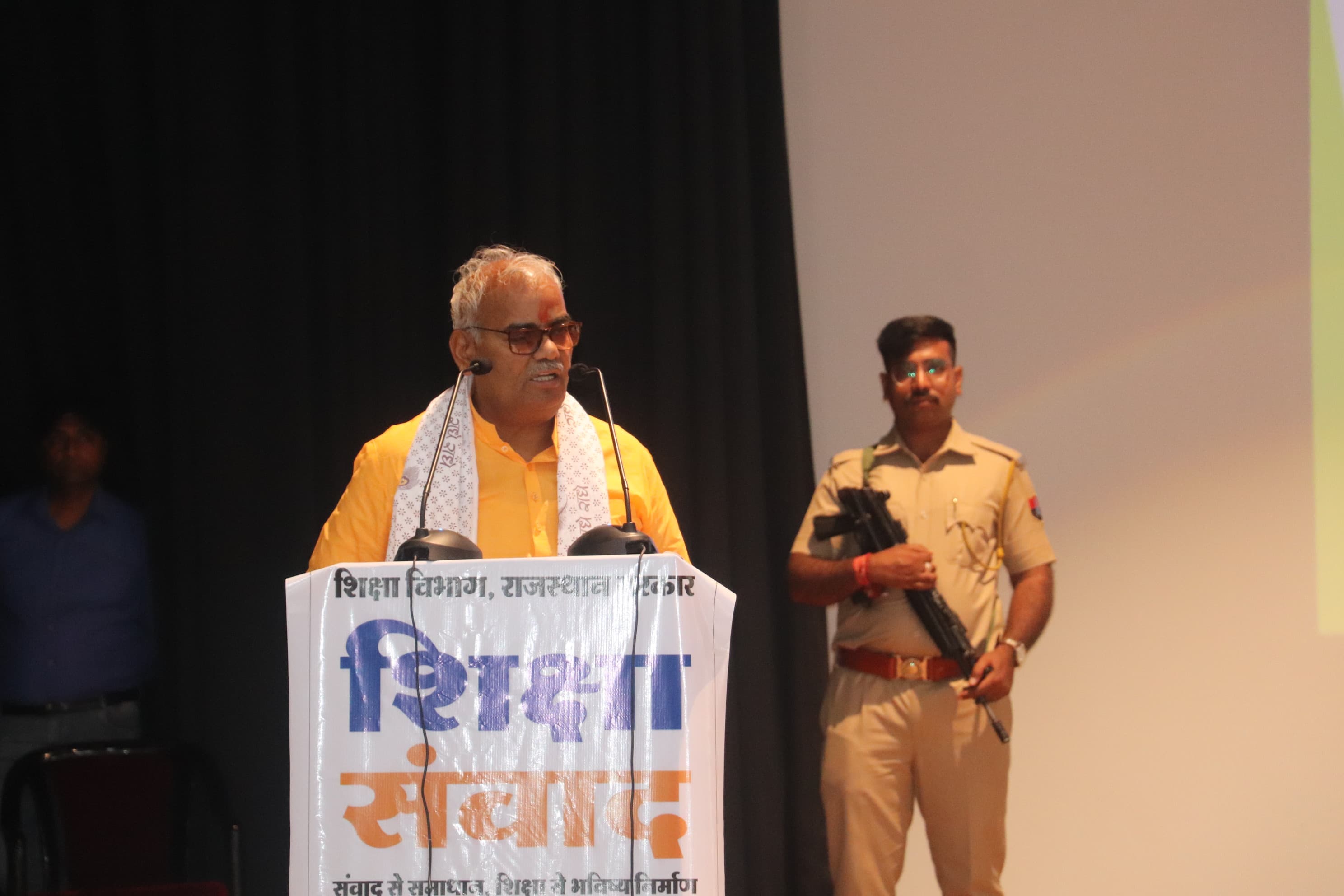 शिक्षक का जीवन दूसरों के लिए आदर्श ऐसे में नैतिक मूल्य बनाए रखना उनकी जिम्मेदारी-शिक्षा मंत्री