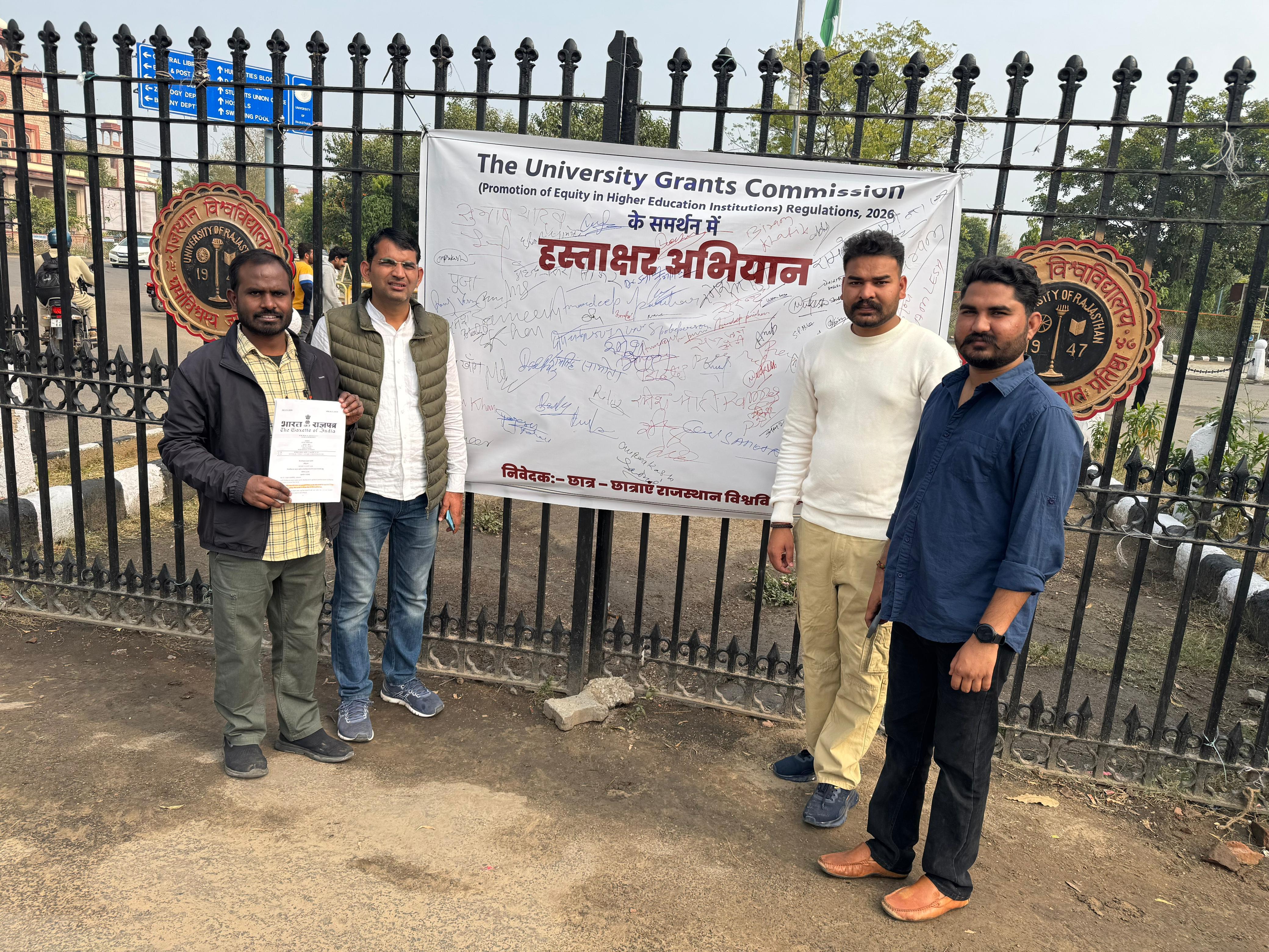 यूजीसी की नई गाइडलाइन के समर्थन में राजस्थान विश्वविद्यालय में सफलतापूर्वक संपन्न हुआ हस्ताक्षर अभियान